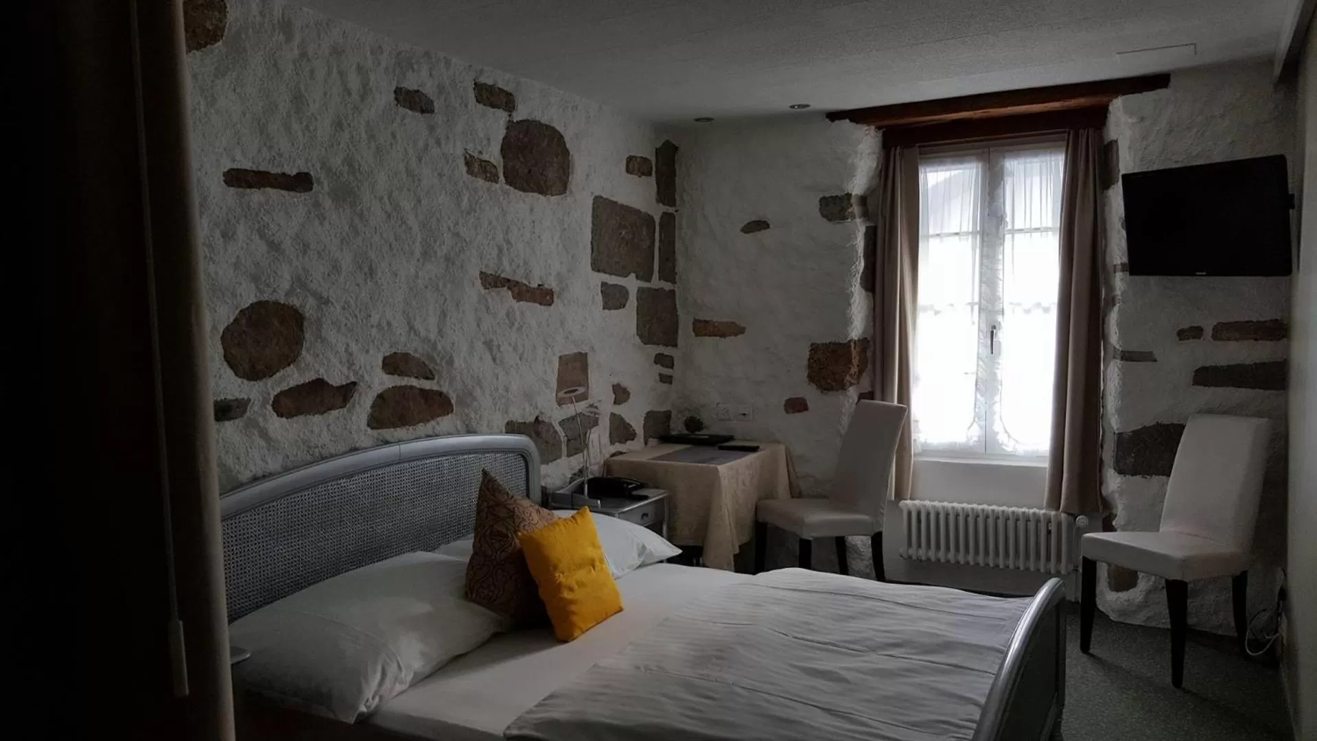 Photo of the whole room, Bed in Hotel Murtenhof & Krone