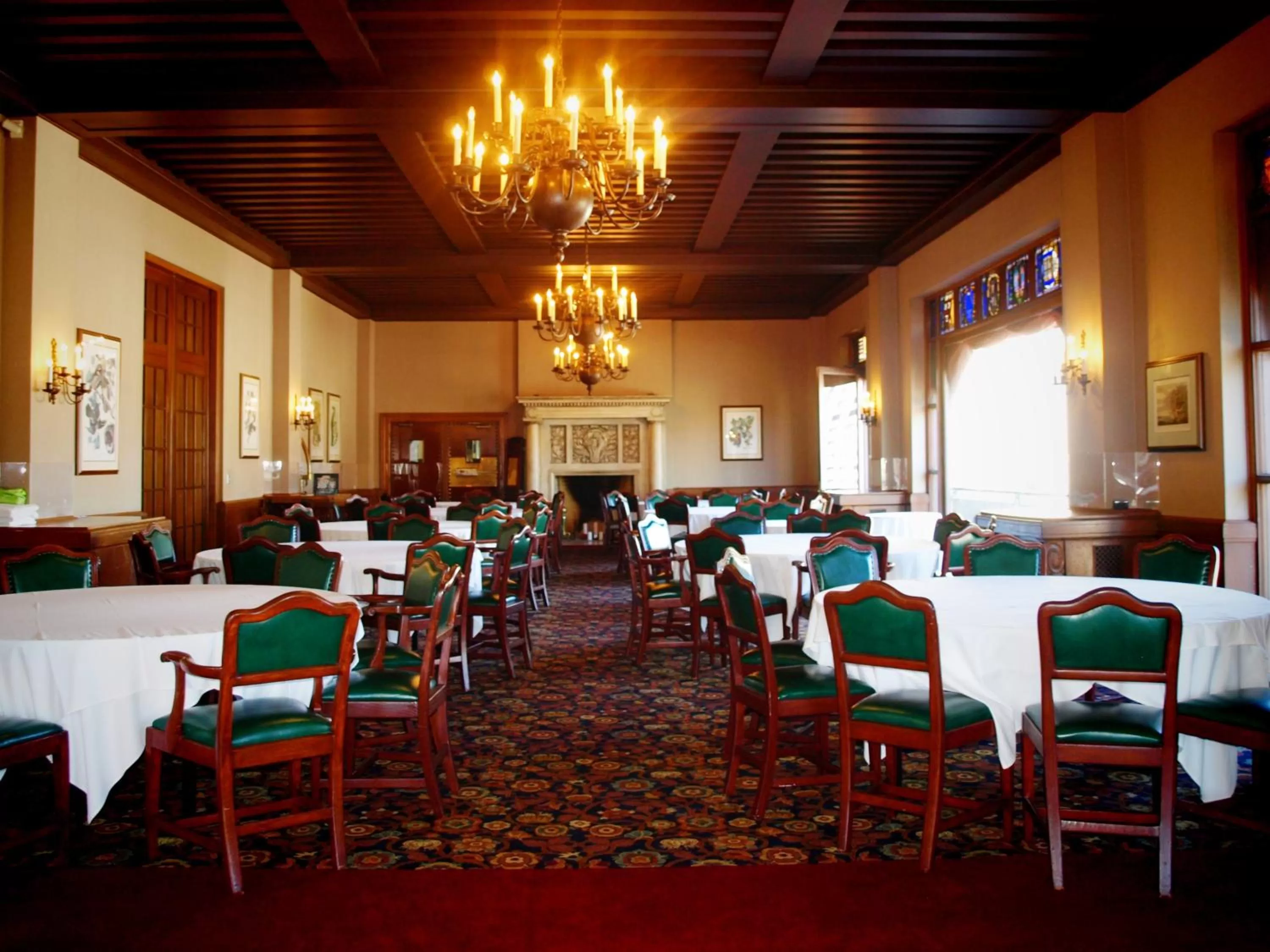Restaurant/places to eat in University Club of San Francisco