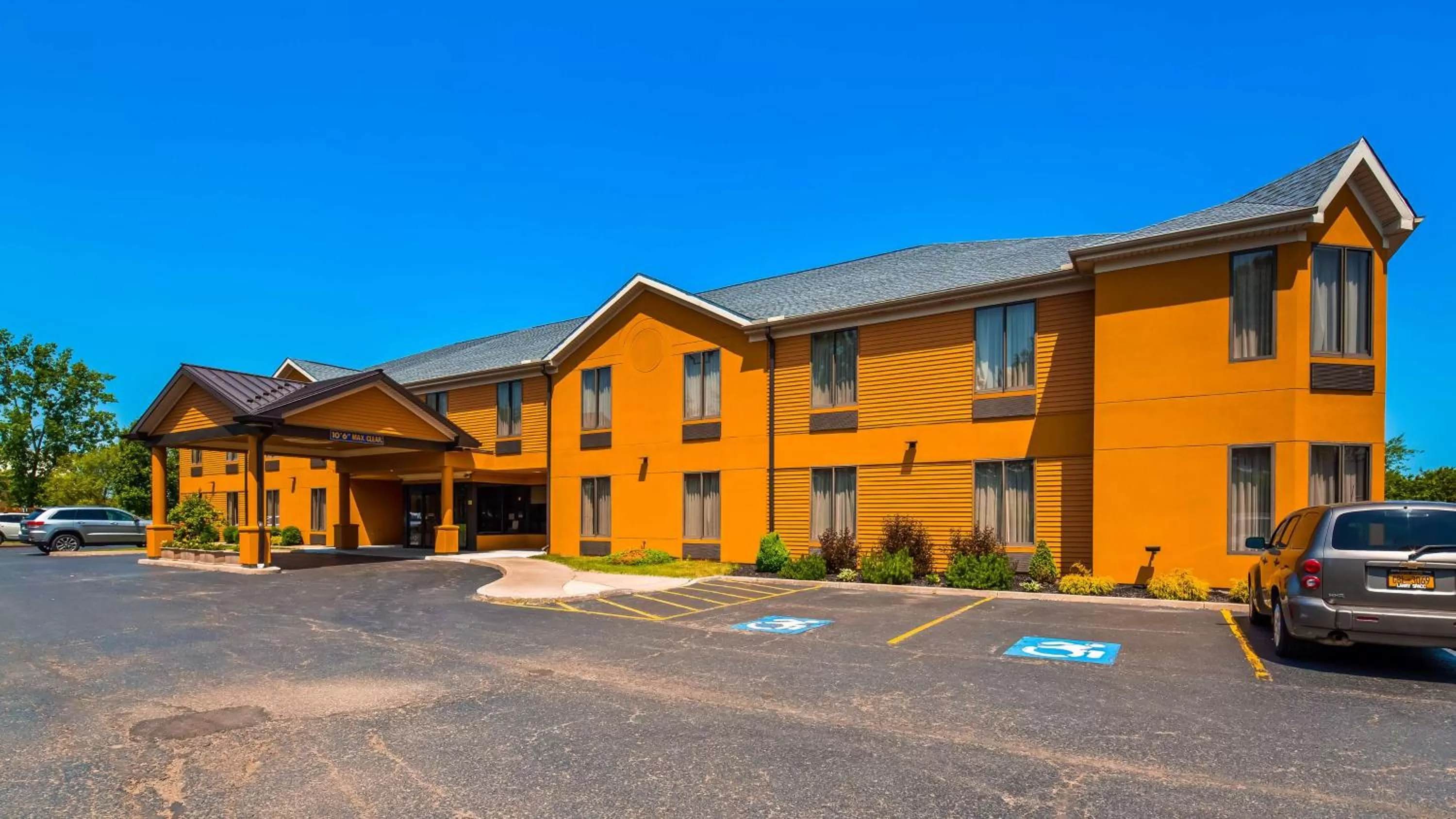 Property building in Best Western Dunkirk & Fredonia Inn