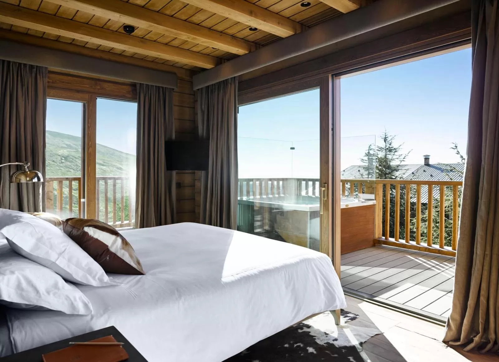 Bedroom, Bed in El Lodge, Ski & Spa
