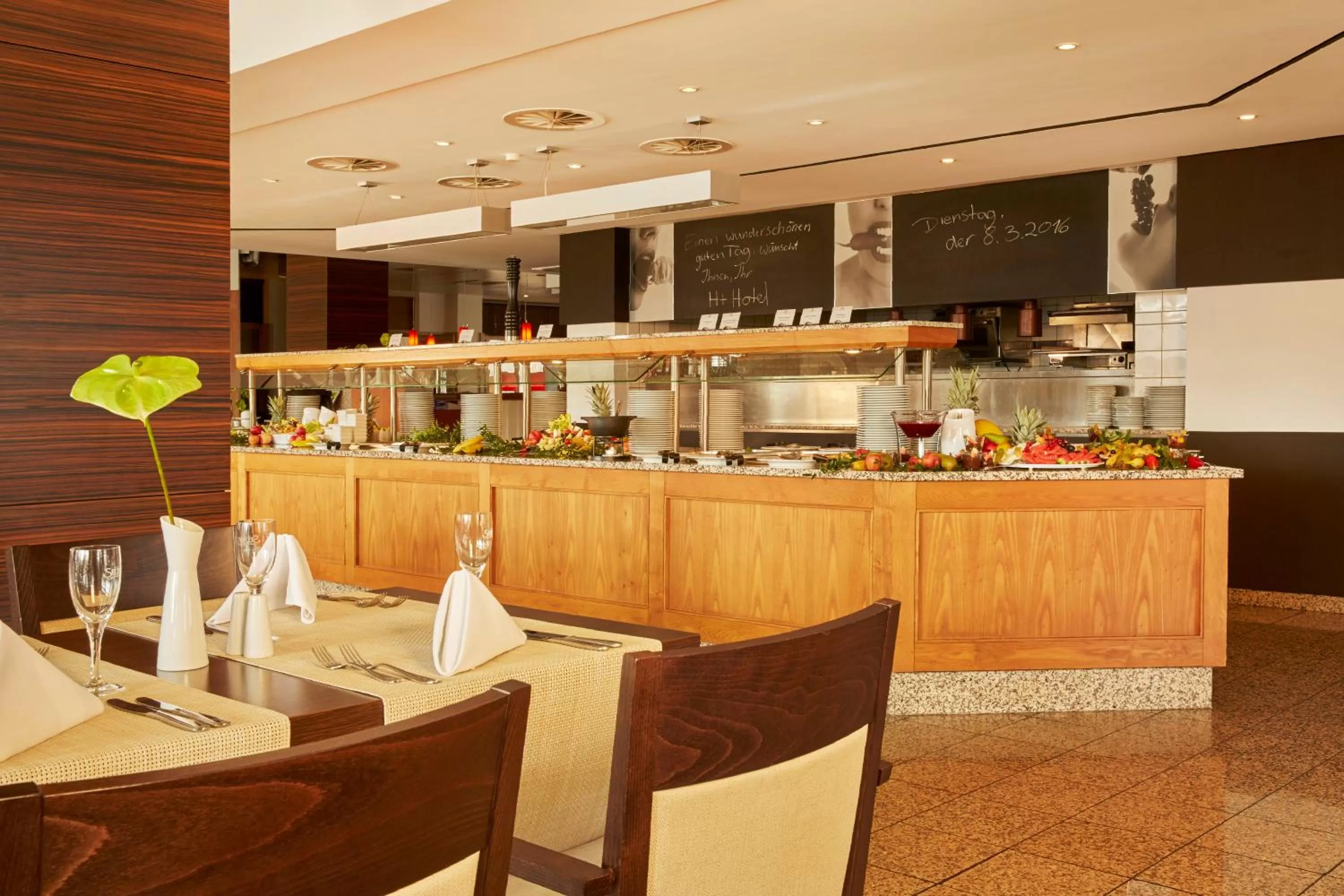 Restaurant/places to eat in H+ Hotel Leipzig-Halle