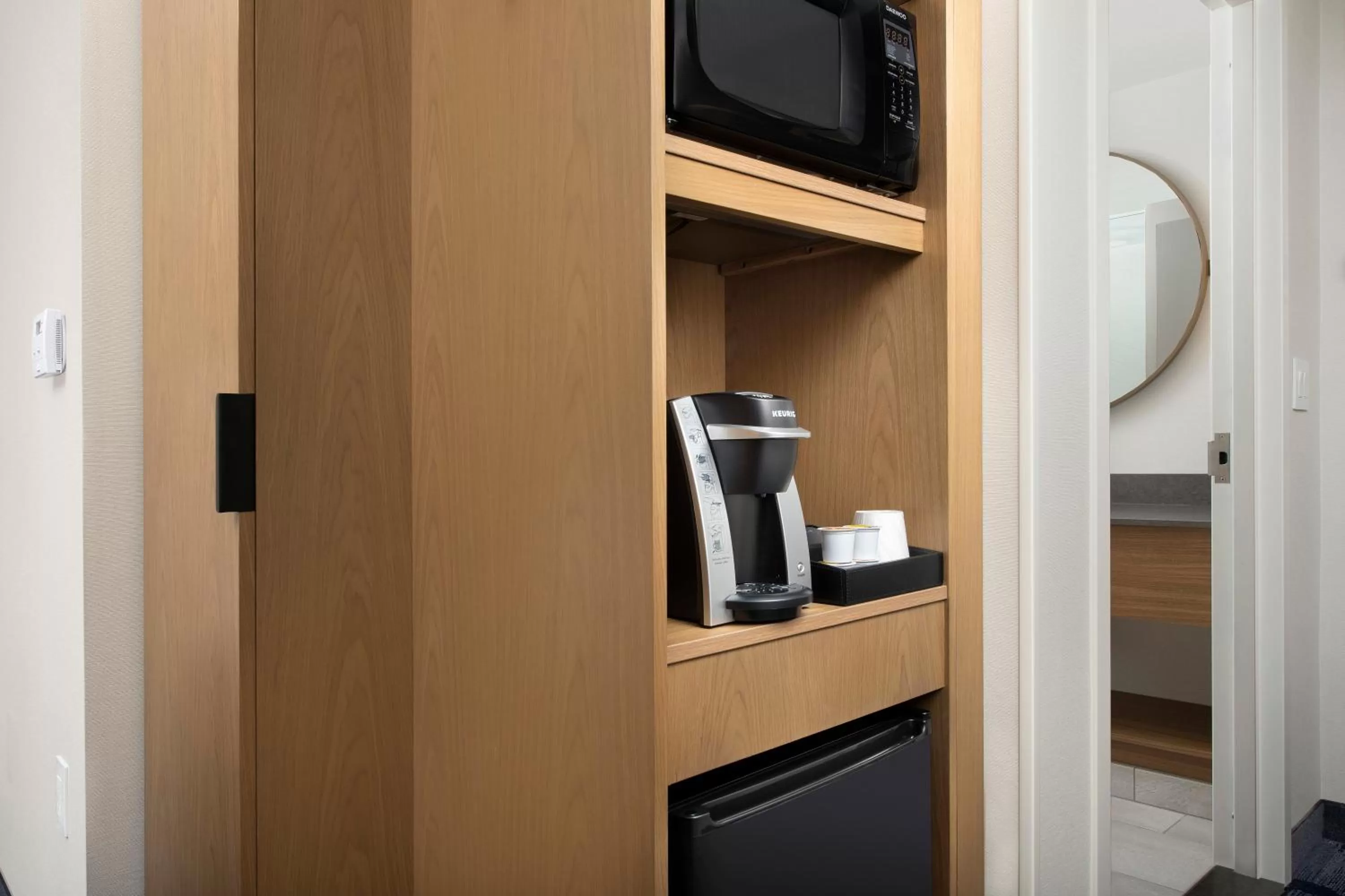 Coffee/tea facilities in Fairfield Inn & Suites Nashville Near Vanderbilt