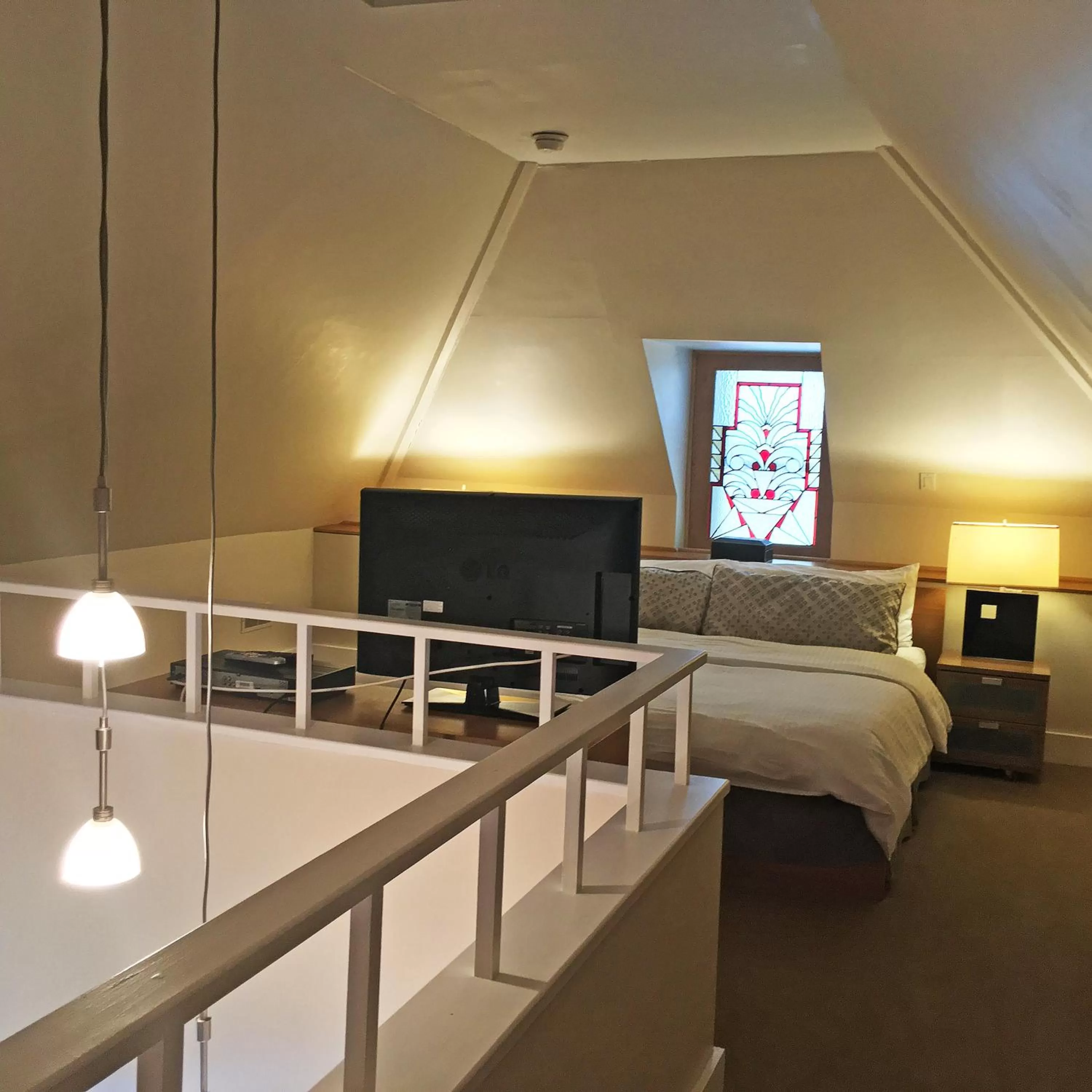 Bed in Morris House Hotel