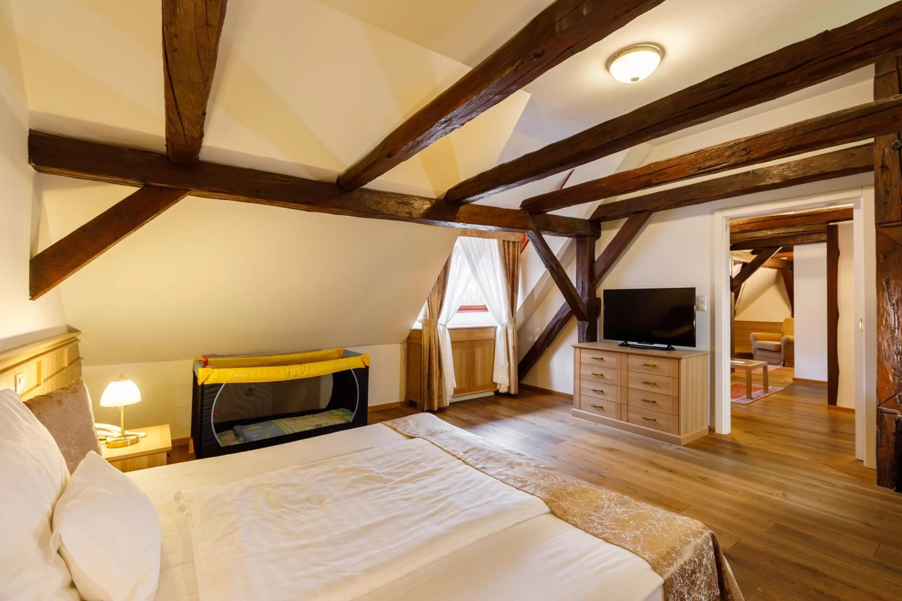 Bedroom, Bed in Hotel Historia & Historante