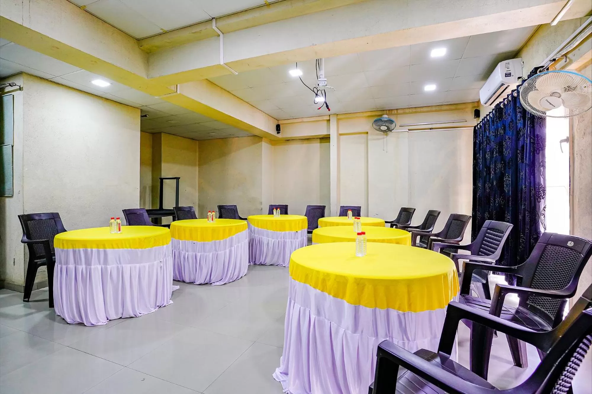 Restaurant/places to eat in FabHotel Ramjis Residency