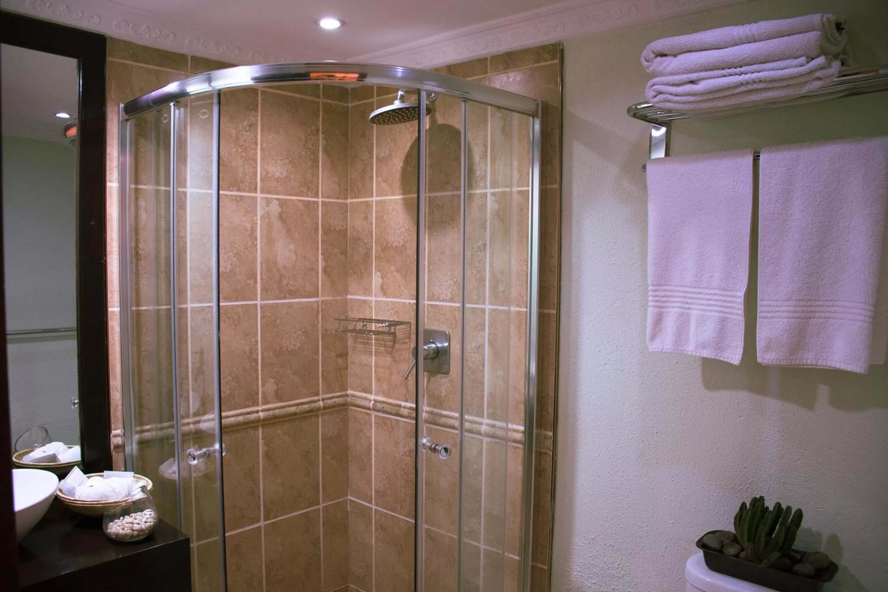 Shower in Zawadi House Lodge