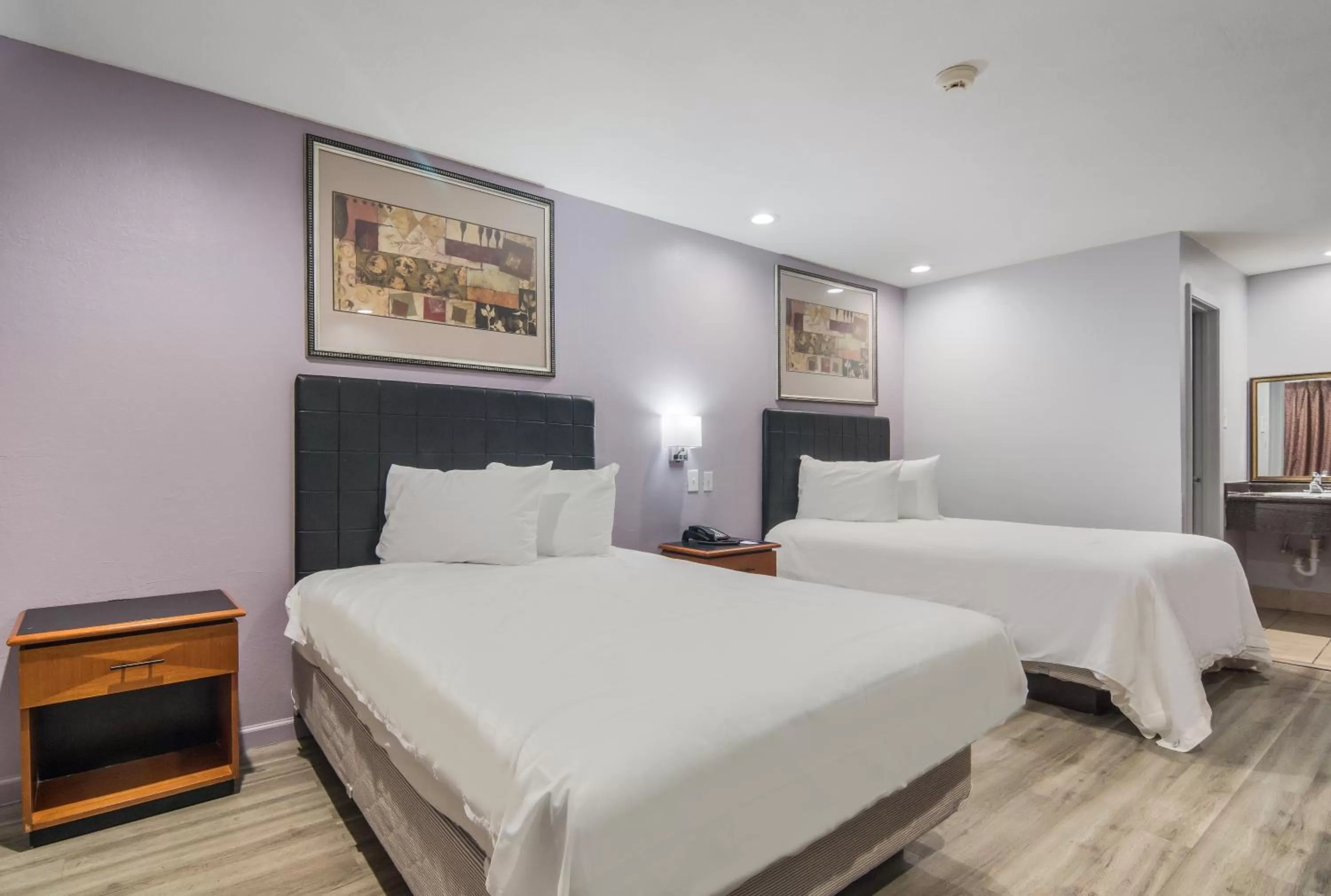 Bed in Knights Inn North Richland Hills