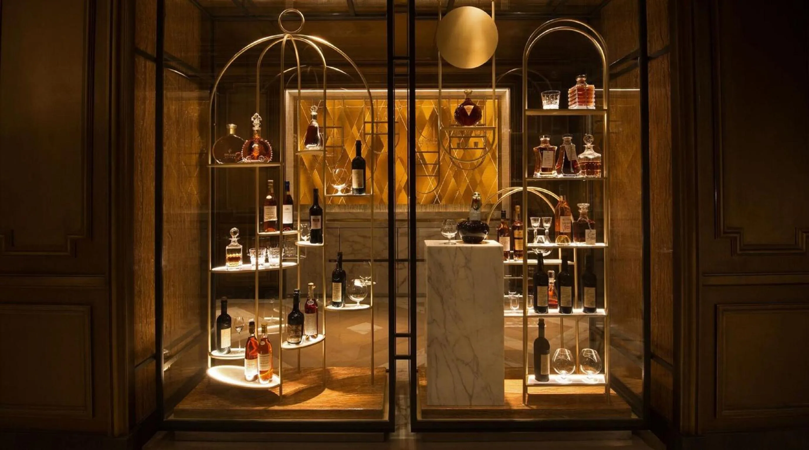 Restaurant/places to eat in Hotel de Crillon