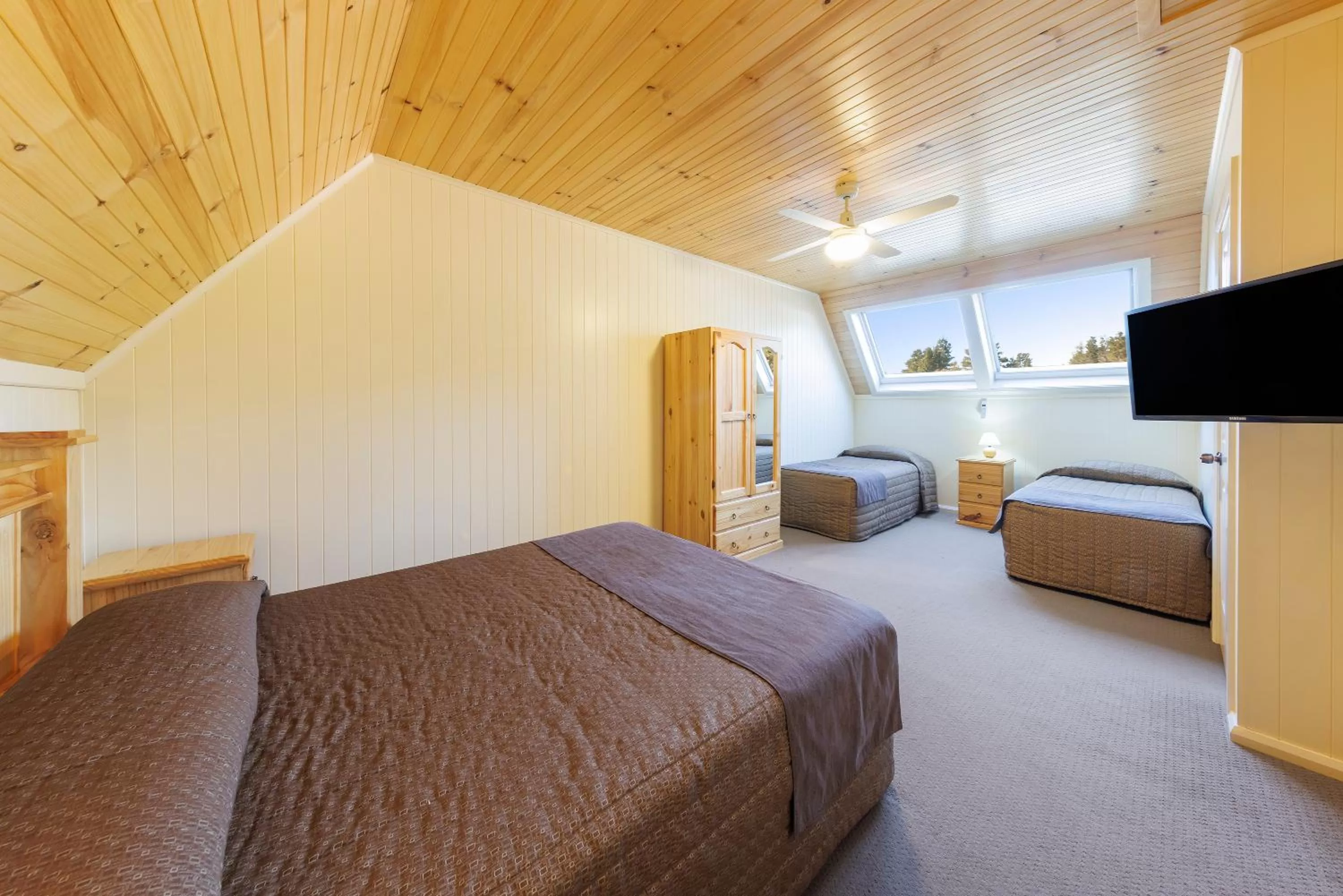 Bedroom, Bed in Black Gold Motel