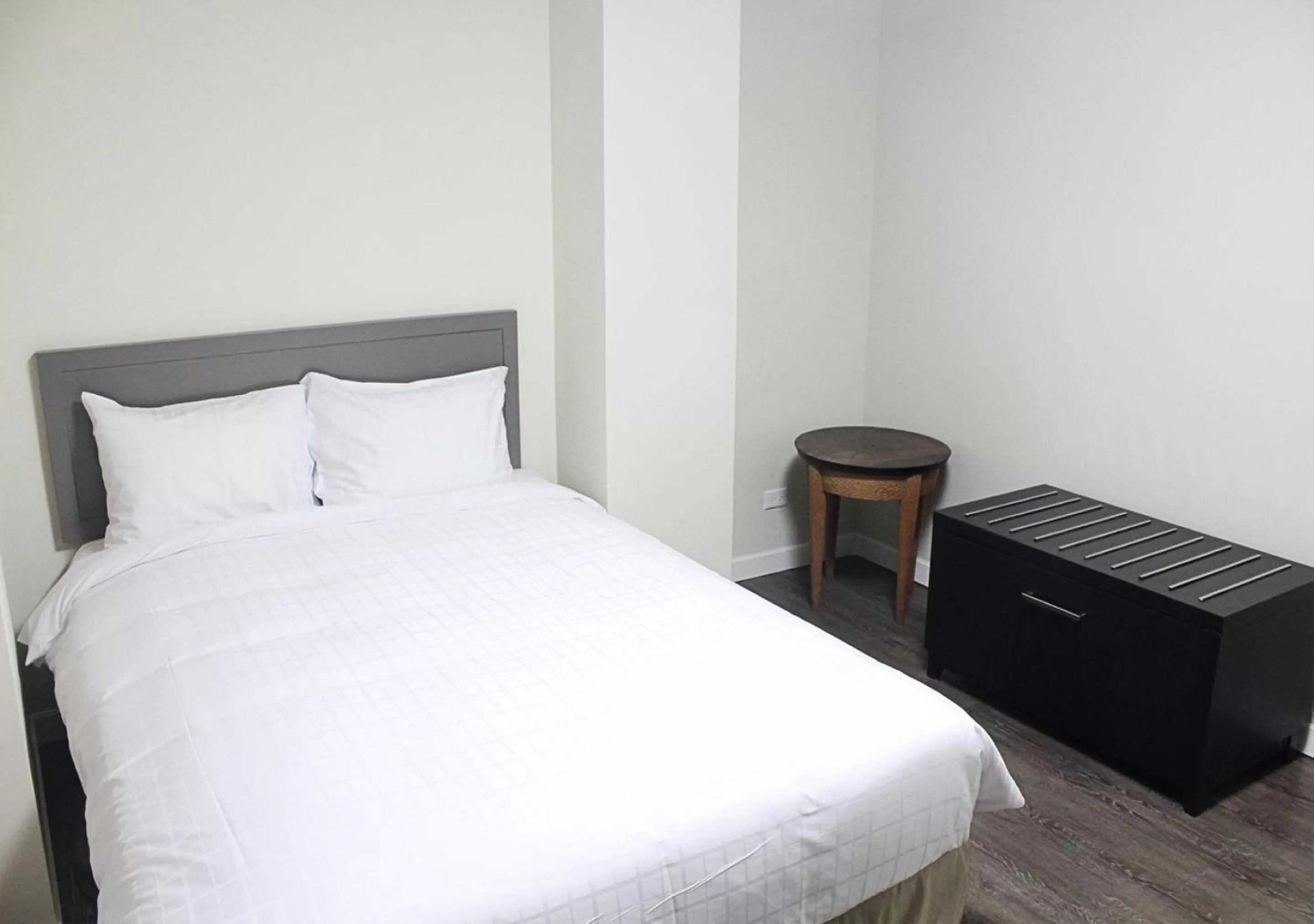 Bedroom, Bed in The Bayview Hotel Guam