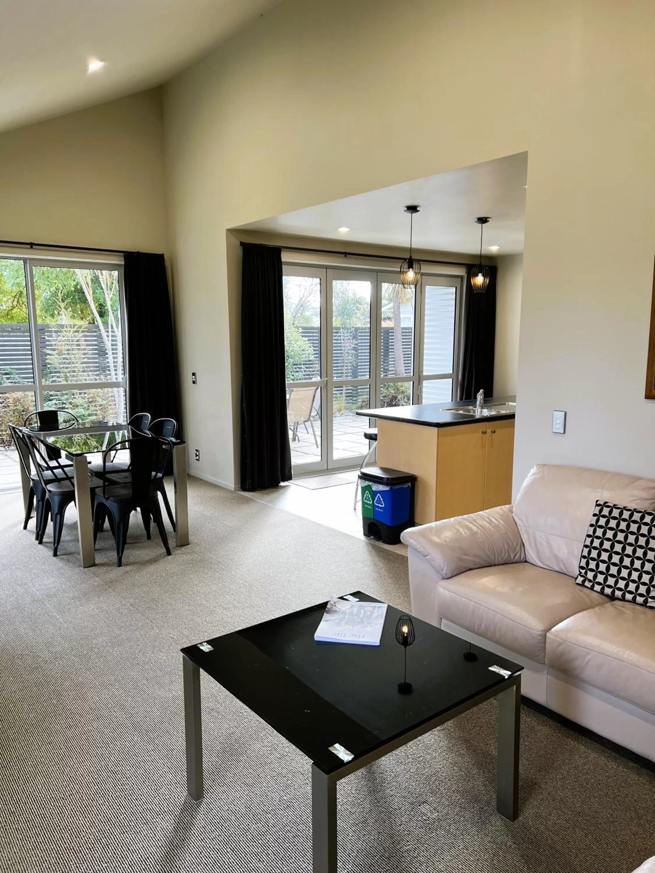 Living room in Fiordland Lakeview Motel and Apartments