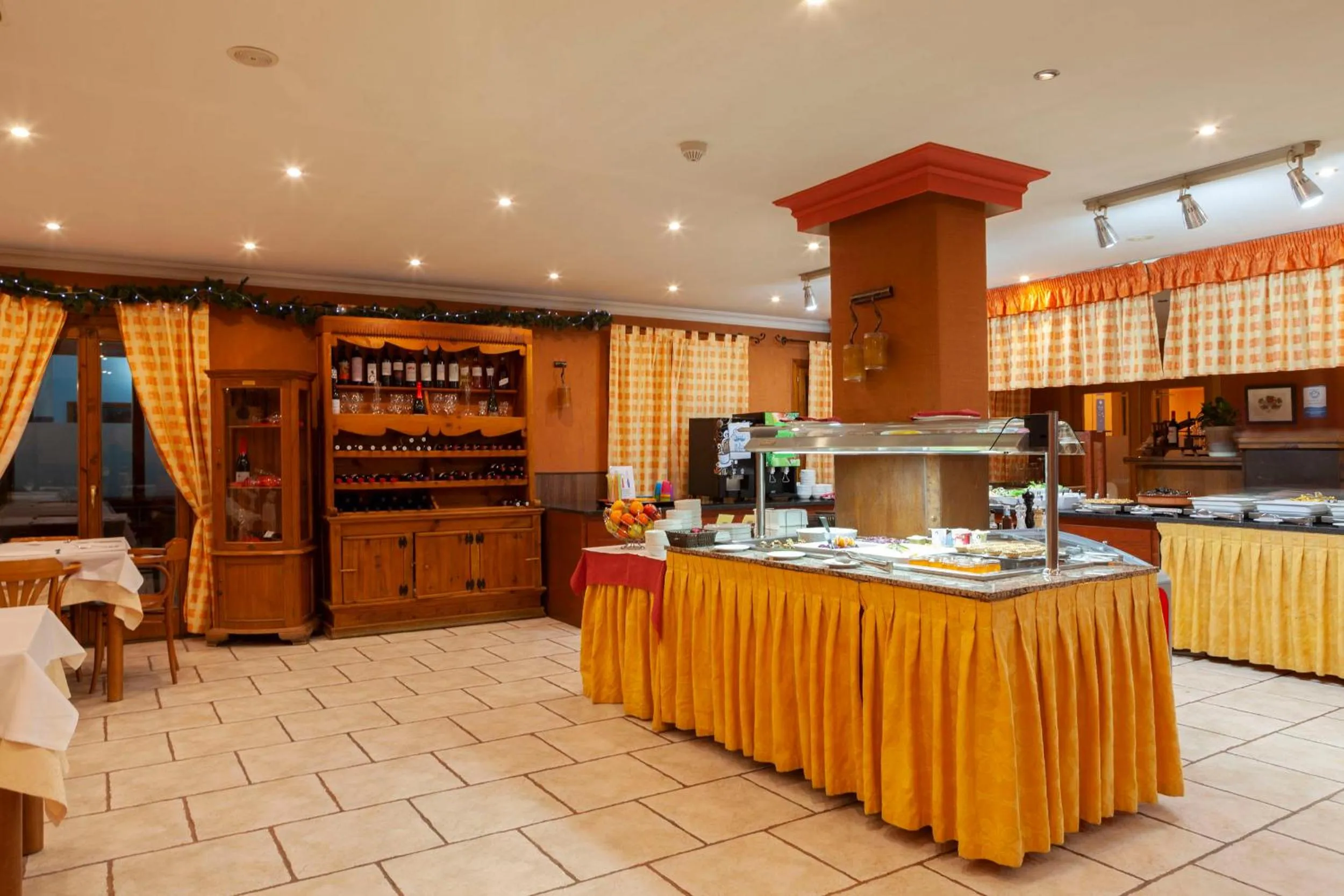 Restaurant/Places to Eat in Wuau! Hotel Segle XX