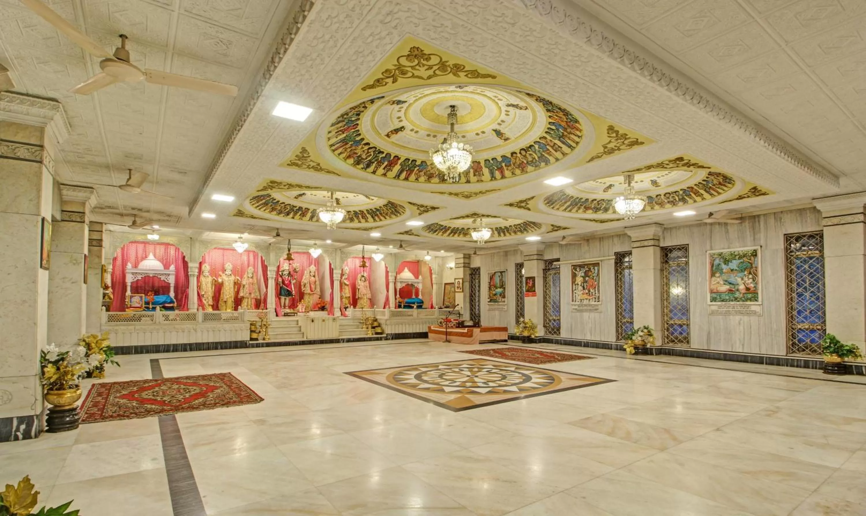 Lobby or reception in Treebo Mira Inn, Camac Street