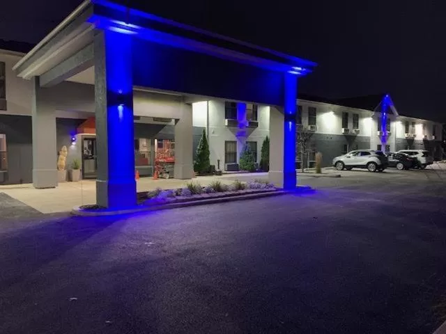 Property building in Days Inn by Wyndham Great Lakes Naval Base