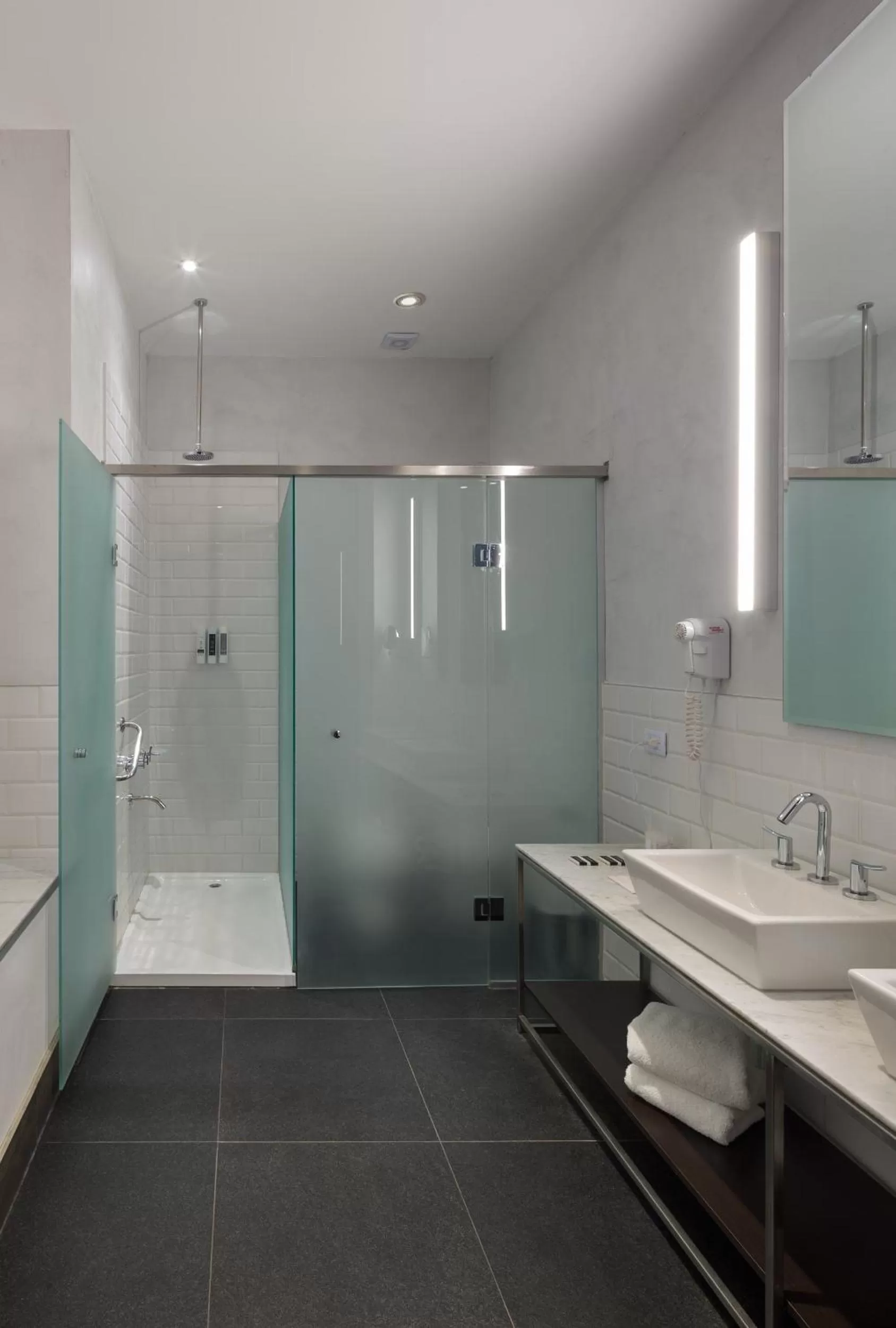 Bathroom in Esplendor by Wyndham Savoy Rosario