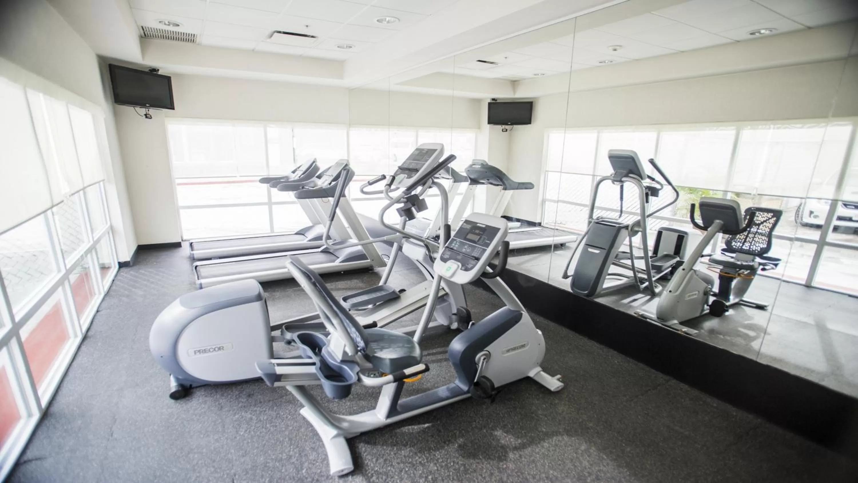Fitness centre/facilities in Holiday Inn Express Tuxtla Gutierrez La Marimba by IHG
