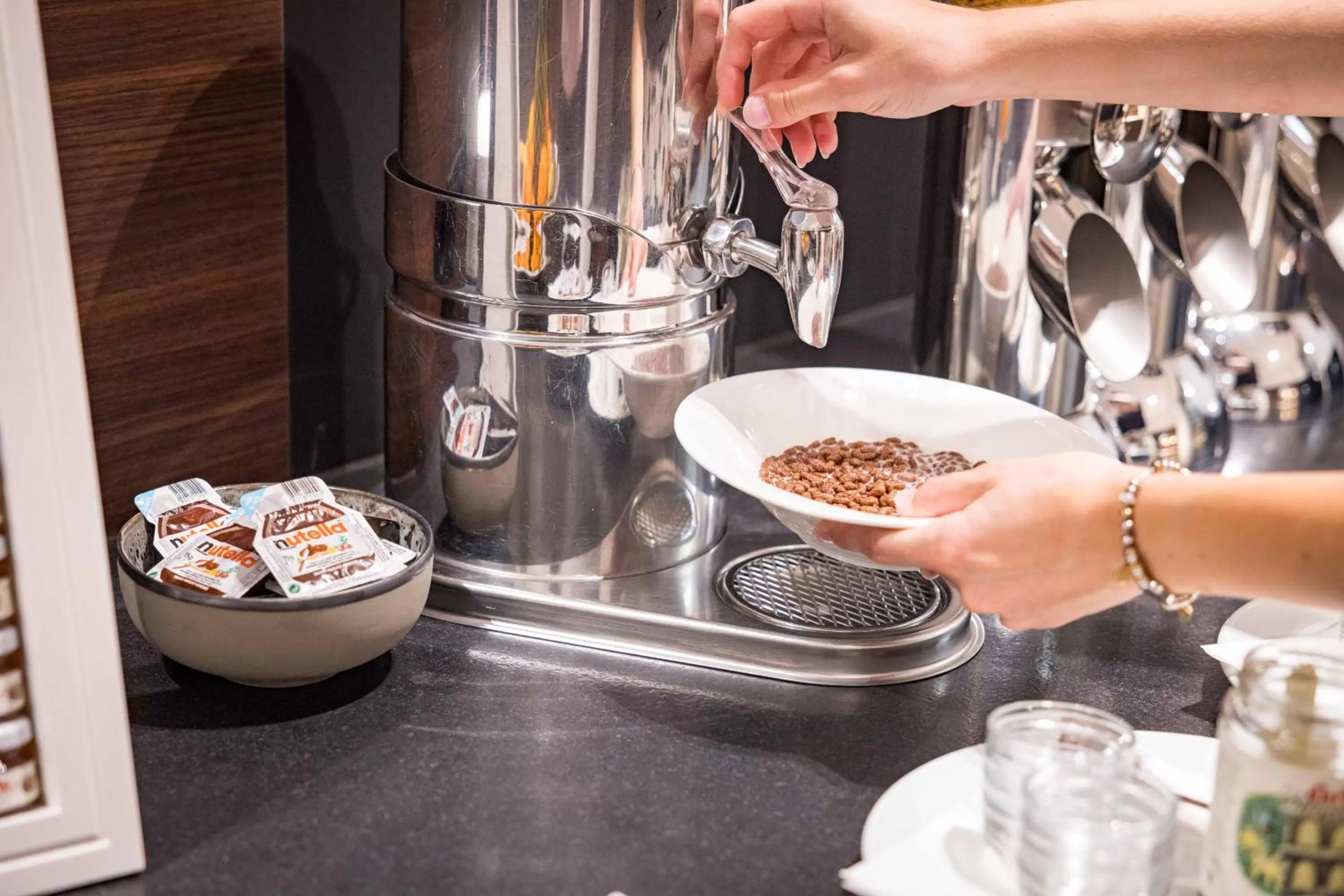 Buffet breakfast in Hotel Edlingerwirt - Sauna & Golfsimulator inklusive