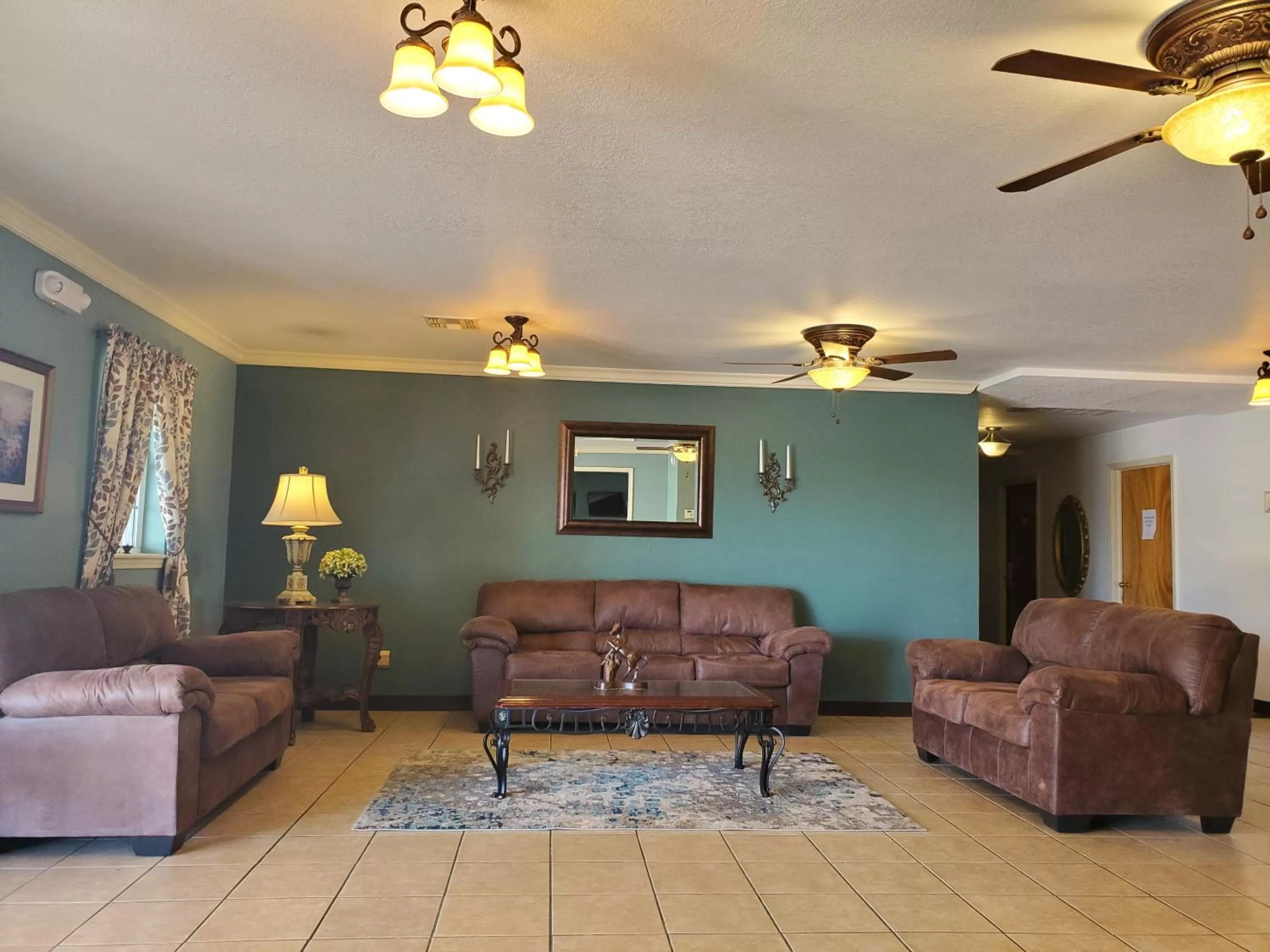 Lobby or reception in Candlelight Inn & Suites Hwy 69 near McAlester