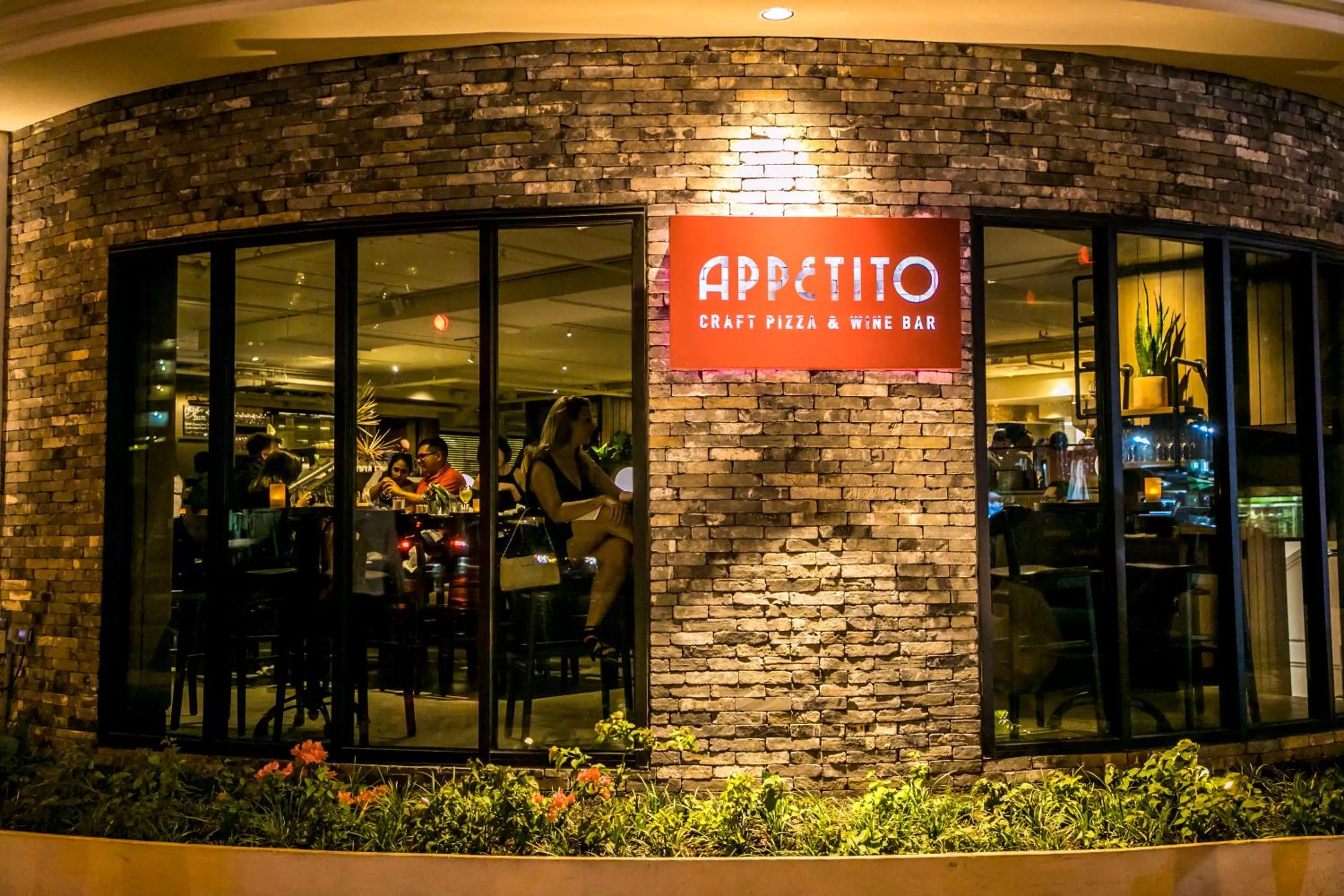 Restaurant/places to eat in OUTRIGGER Waikiki Paradise Hotel