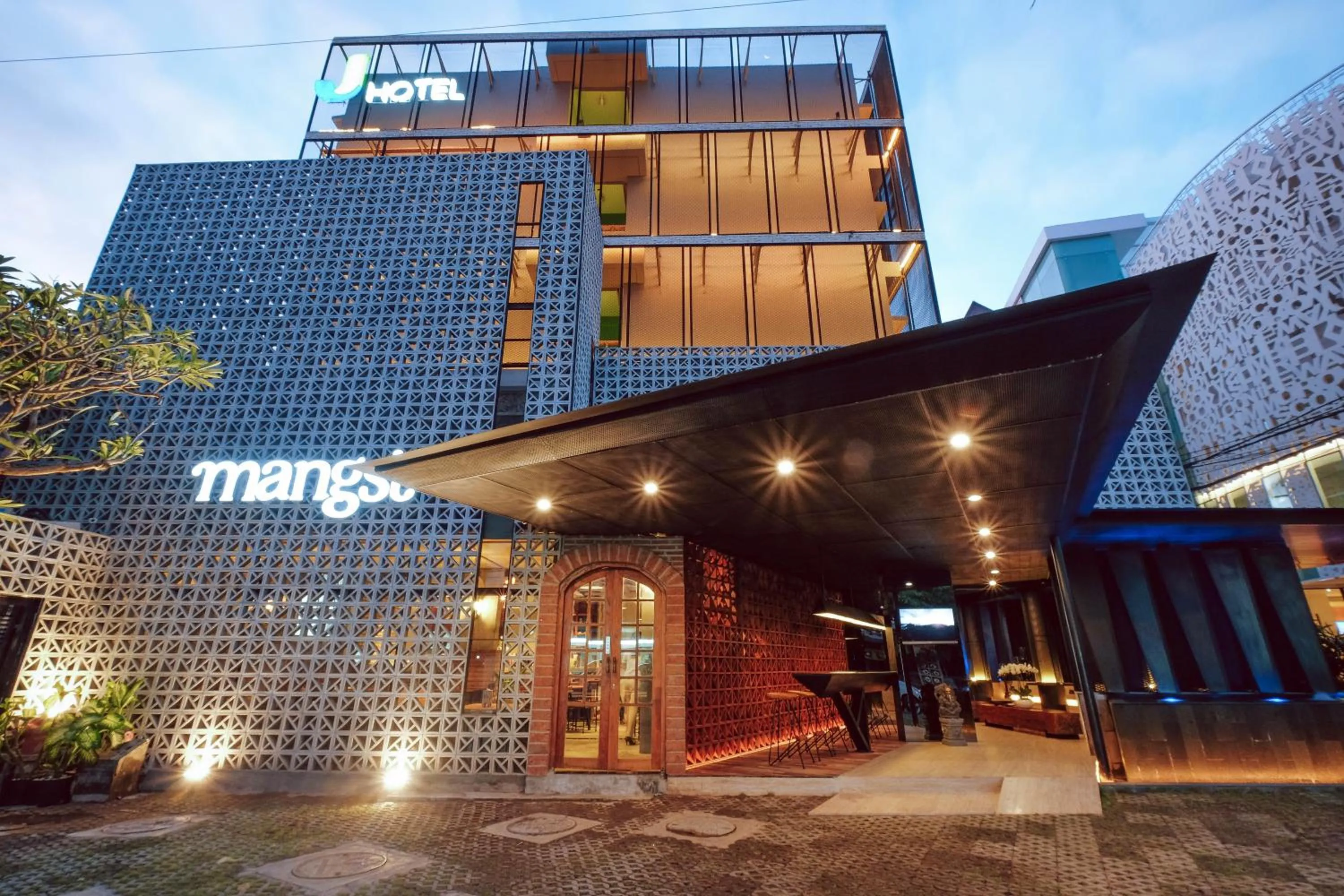 Facade/entrance in J Hotel Kuta