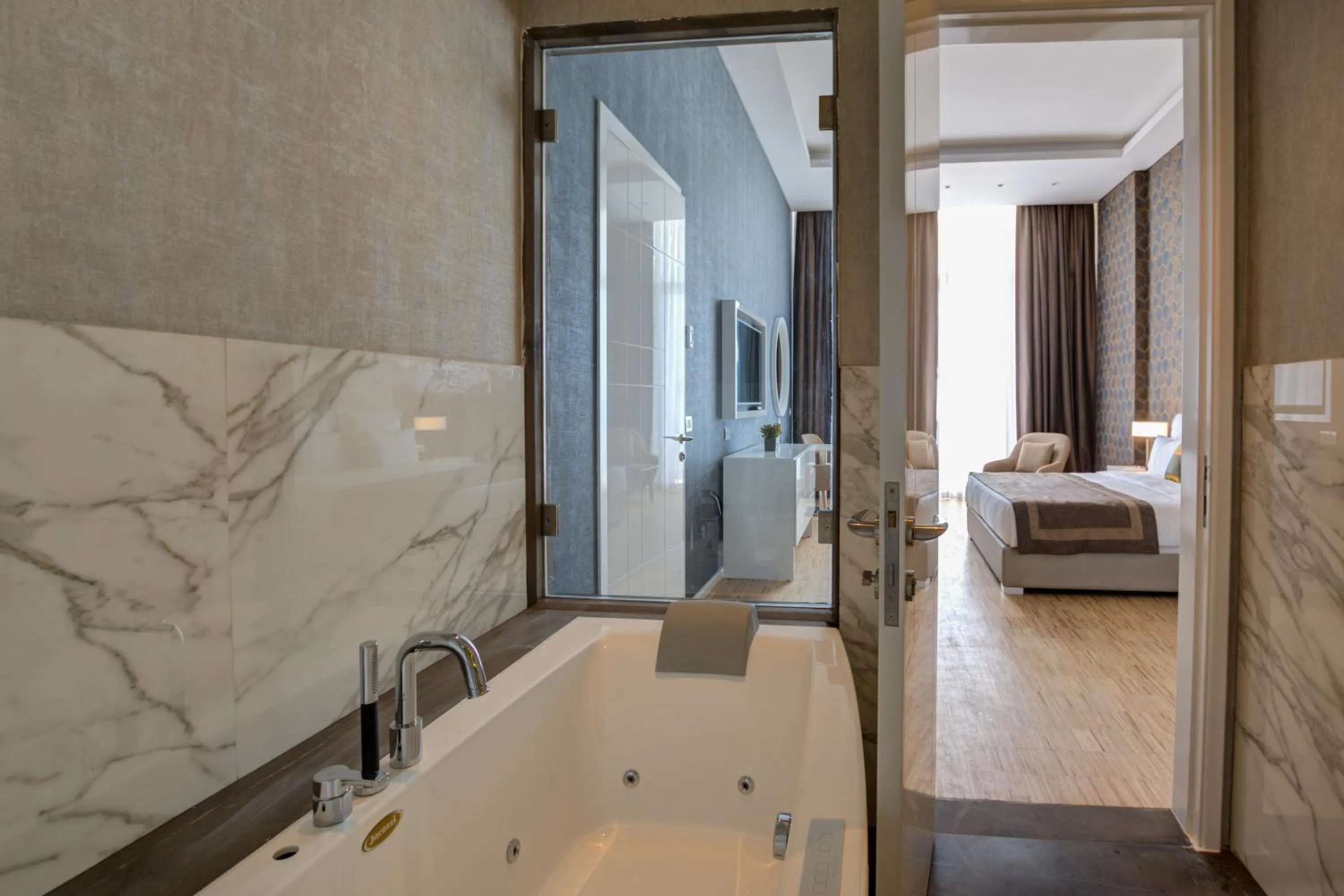 Bathroom, Bed in Lancaster Eden Bay