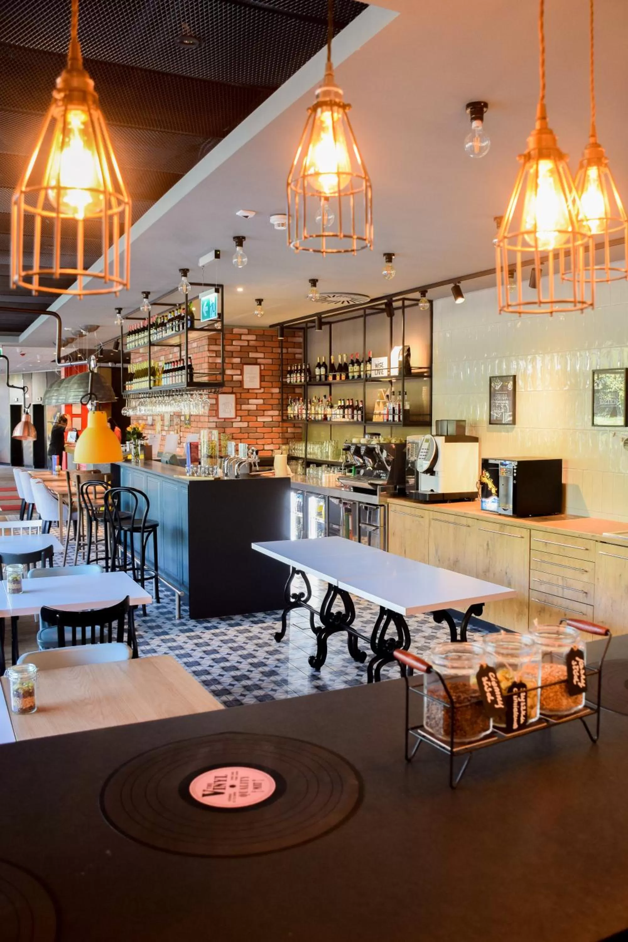 Restaurant/places to eat in Ibis Szczecin Centrum