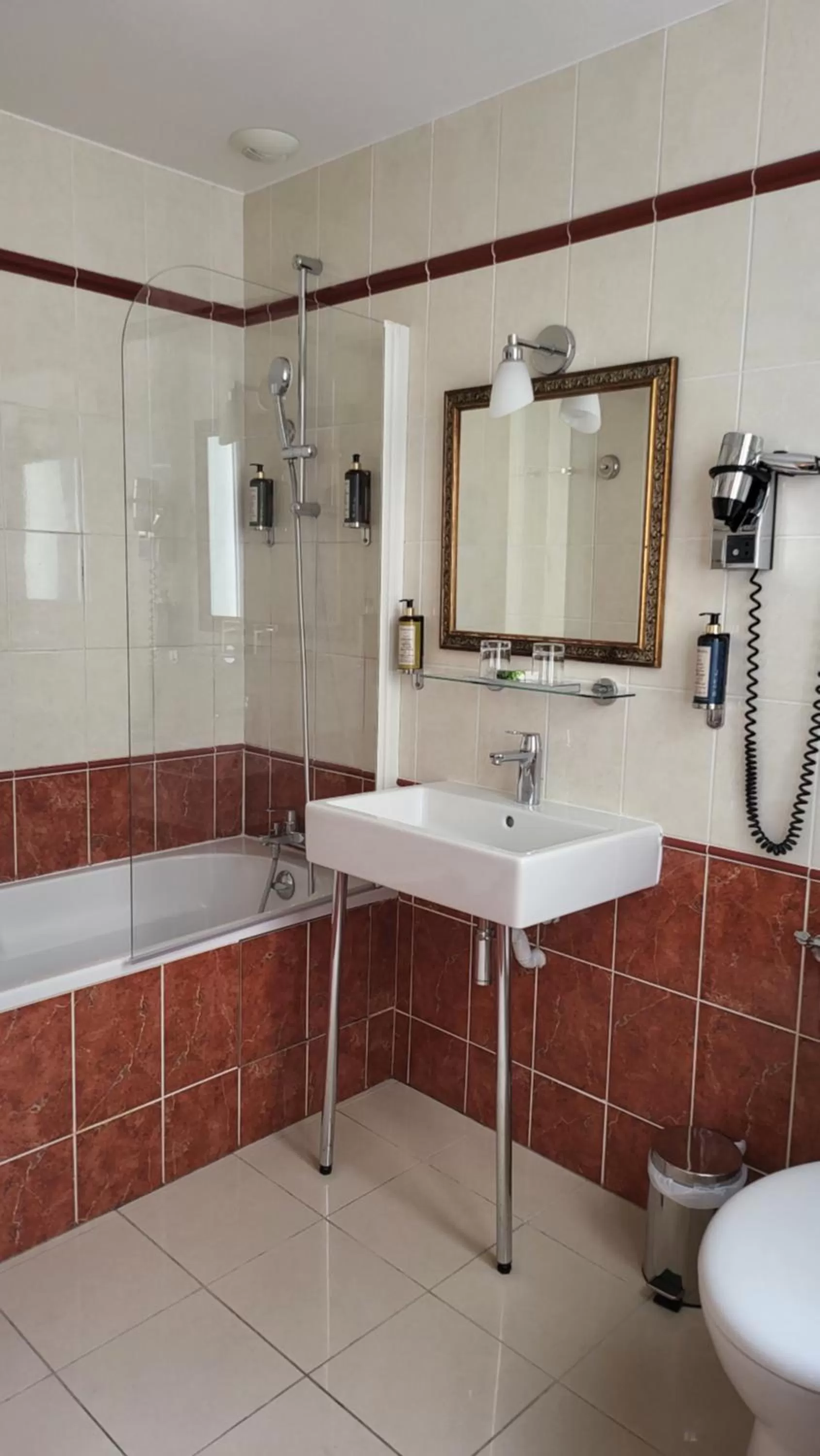 Bathroom in Magda Champs Elysées