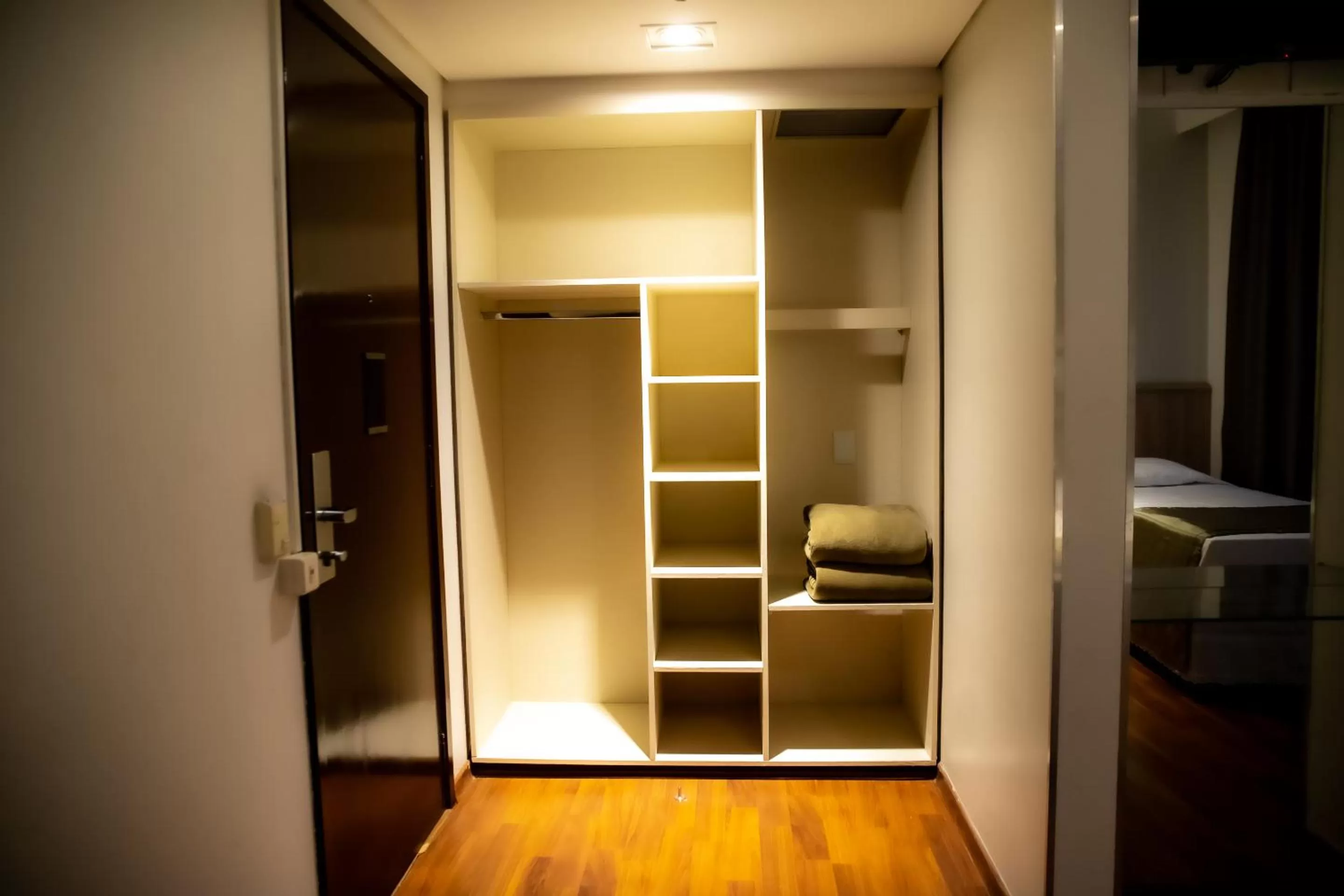 microwave in Hotel Nacional Inn Porto Alegre - by Nacional Inn - Próximo à Arena do Grêmio, Parque Harmonia e Réveillon na Orla do Guaíba