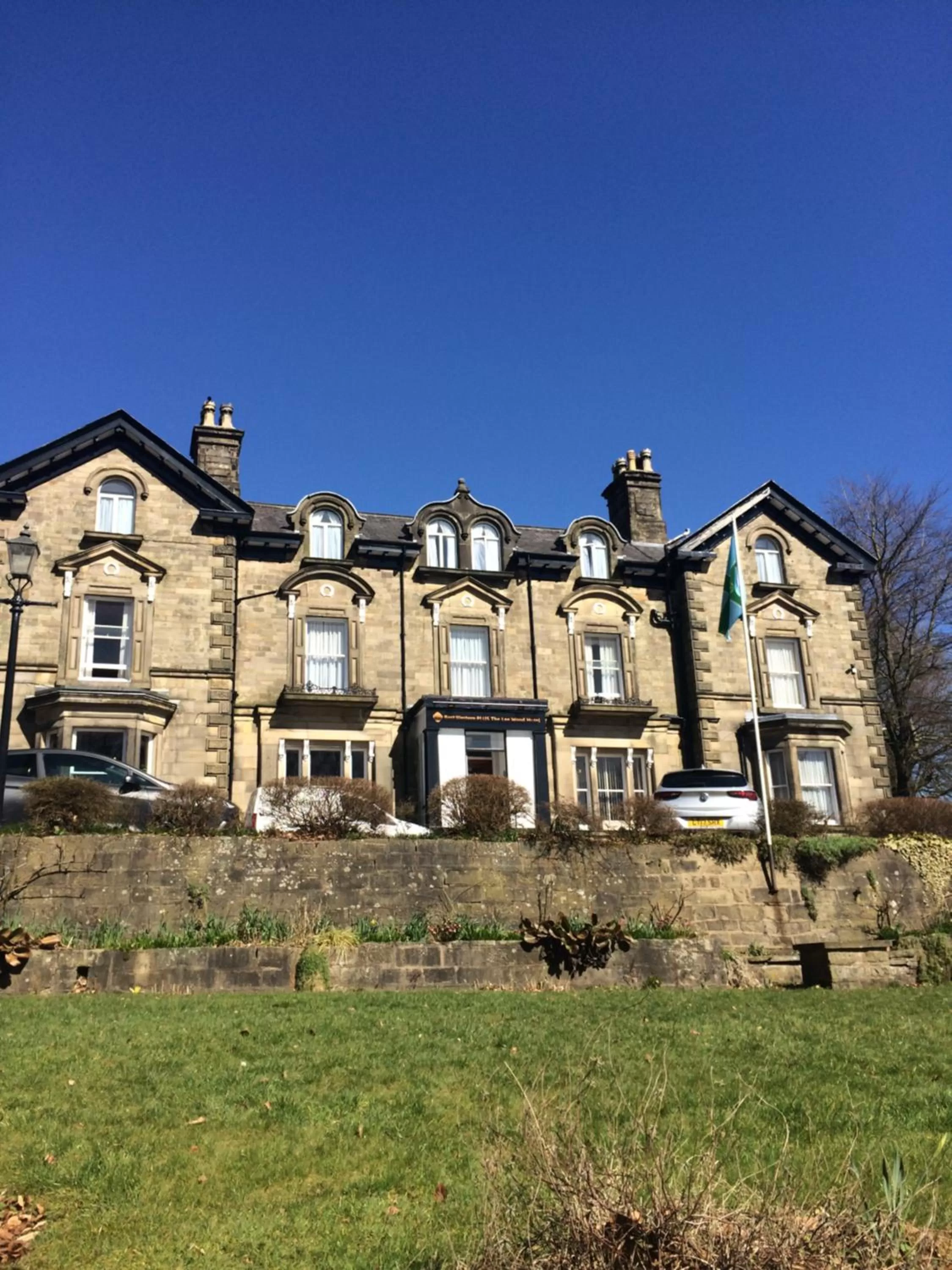Facade/entrance in B/W Plus Buxton Lee Wood Hotel