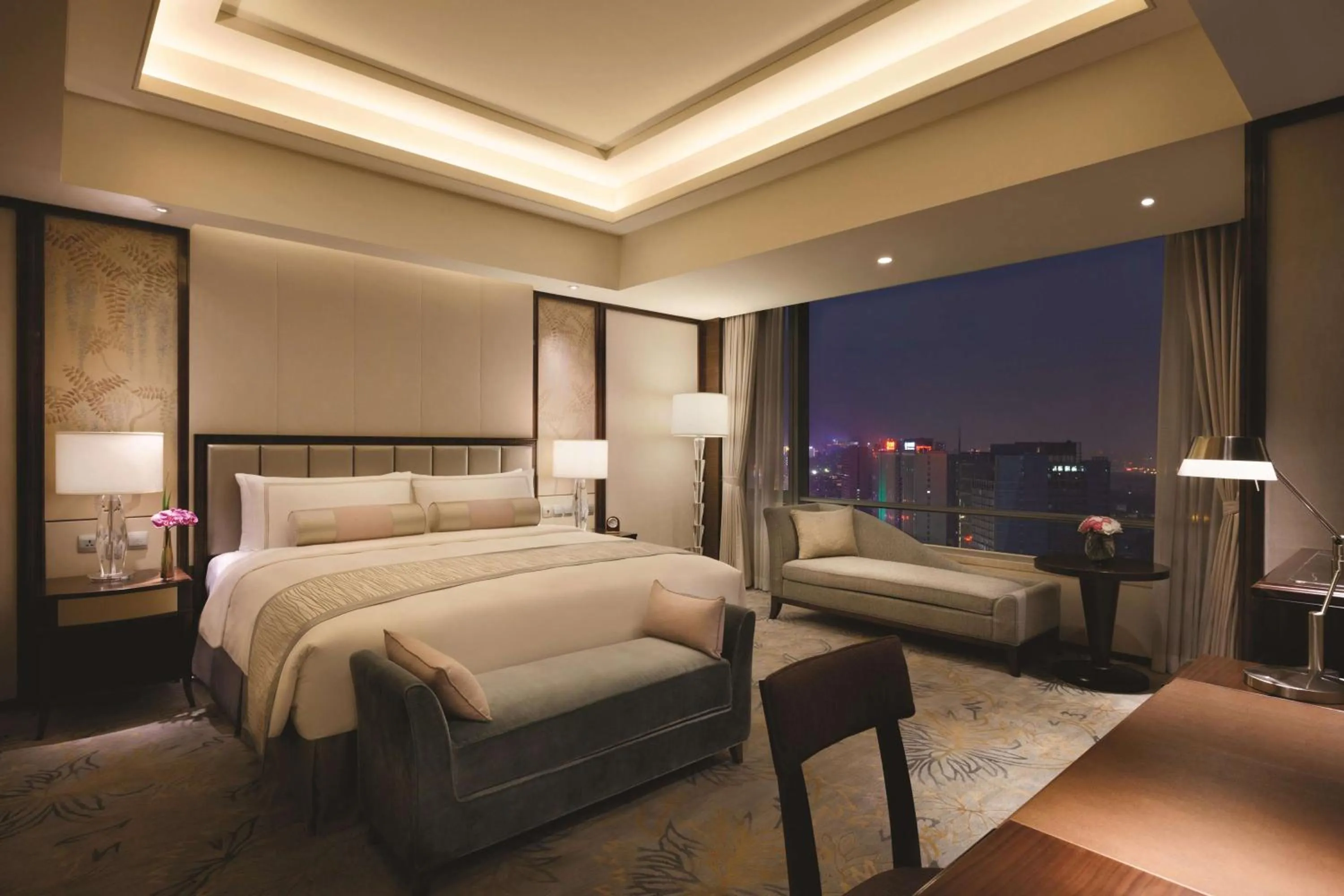 Photo of the whole room, Bed in Shangri-La Hefei