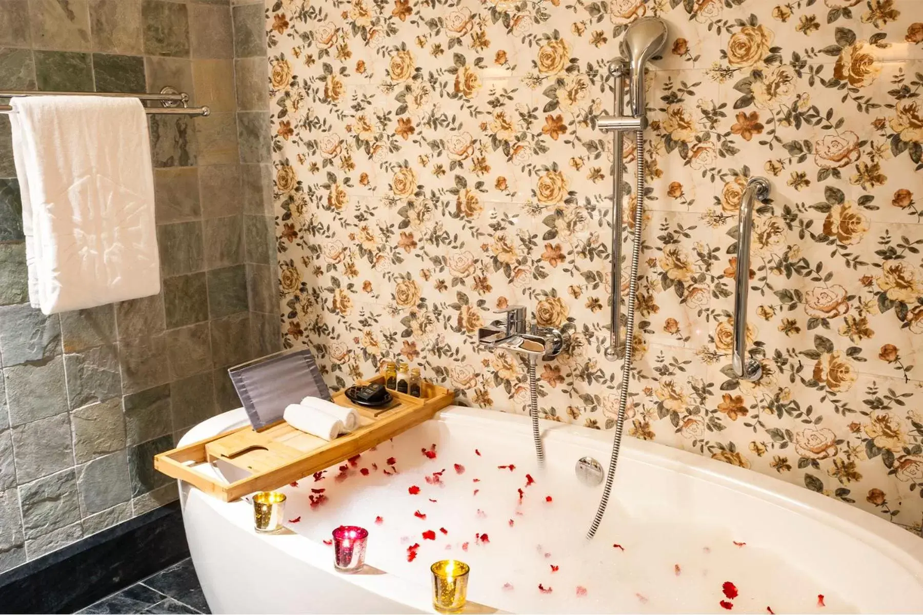 Suite Valley View King Bed in Taj Theog Resort & Spa Shimla Suite Valley View King Bed in Taj Theog Resort & Spa Shimla