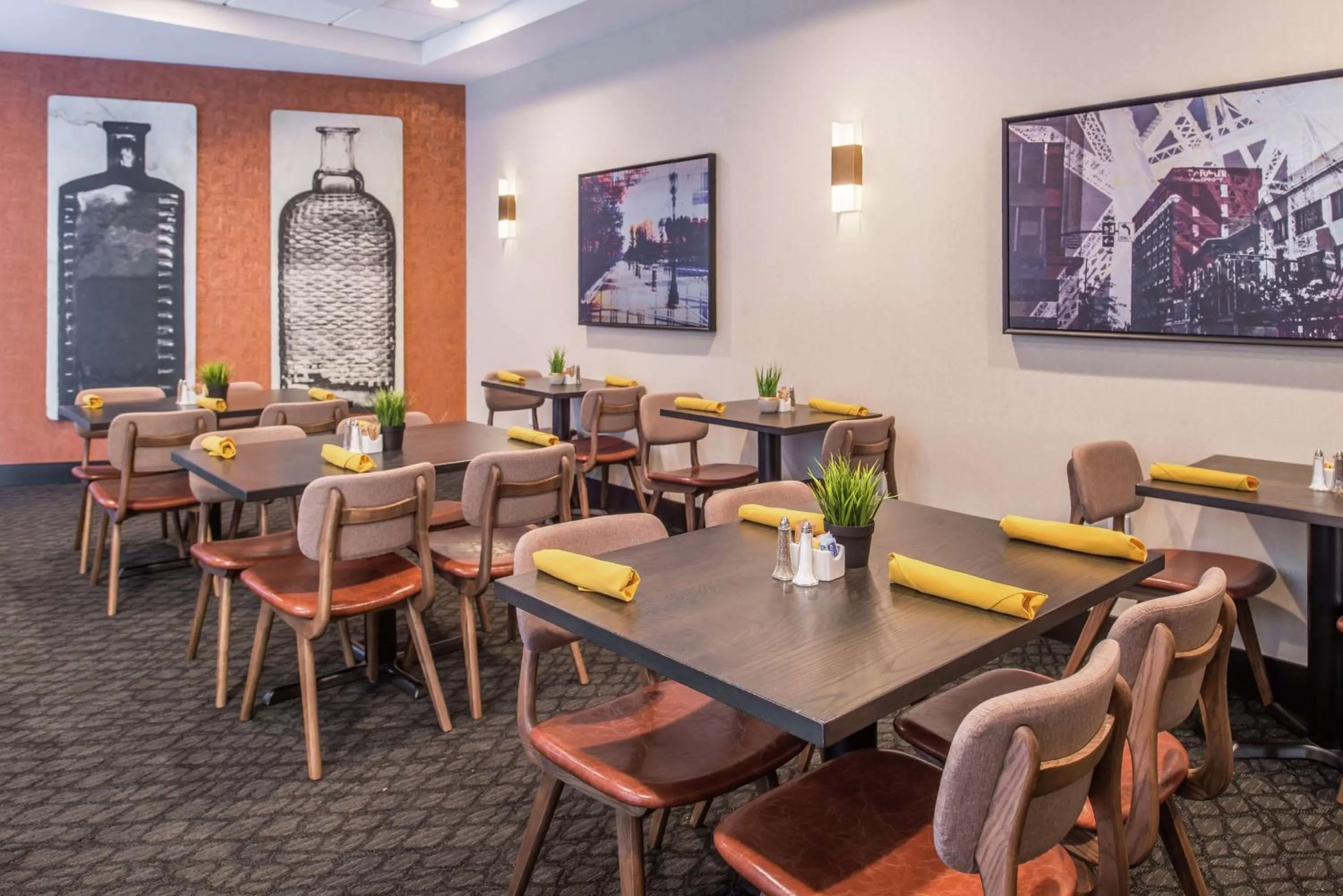 Dining area in Doubletree By Hilton Lafayette East