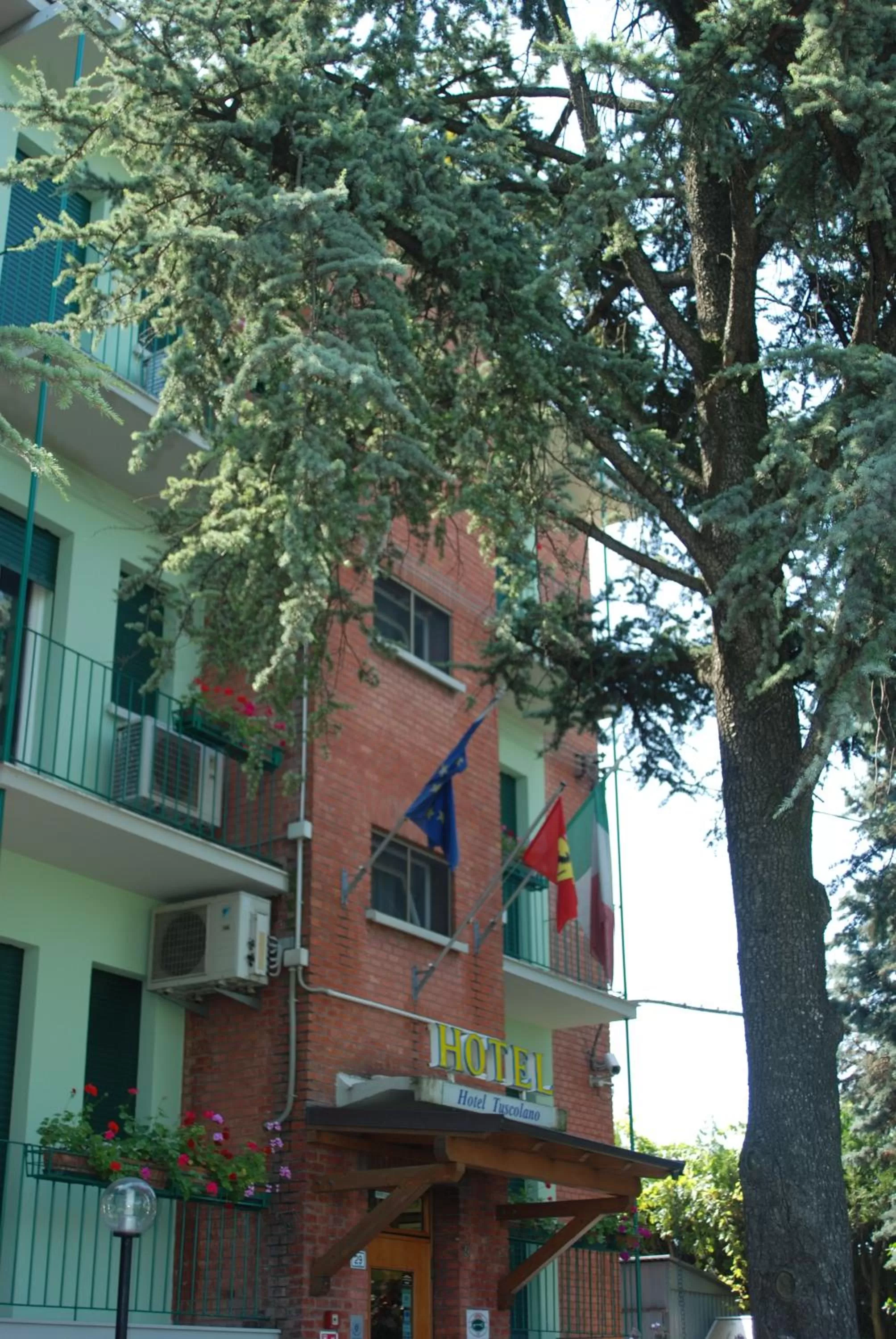 Property building in Hotel Tuscolano