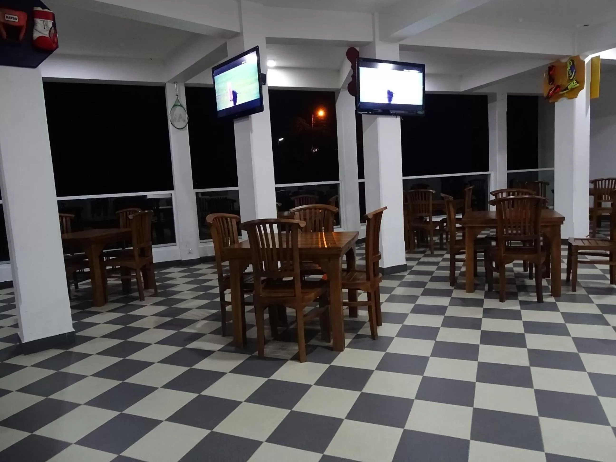 Restaurant/places to eat in Kandy Supreme Hotel