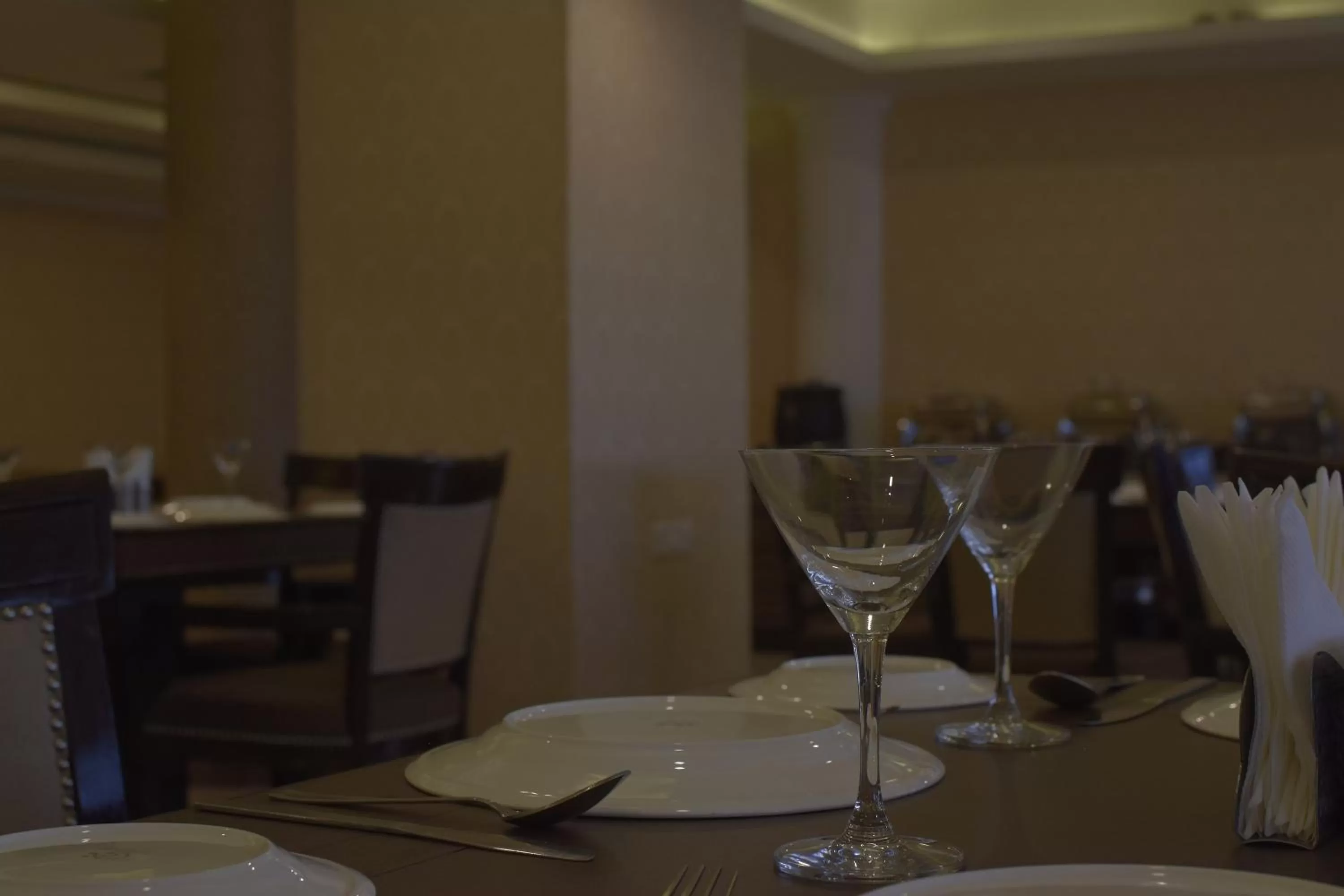 Restaurant/Places to Eat in The Royal Castle AC Centralized