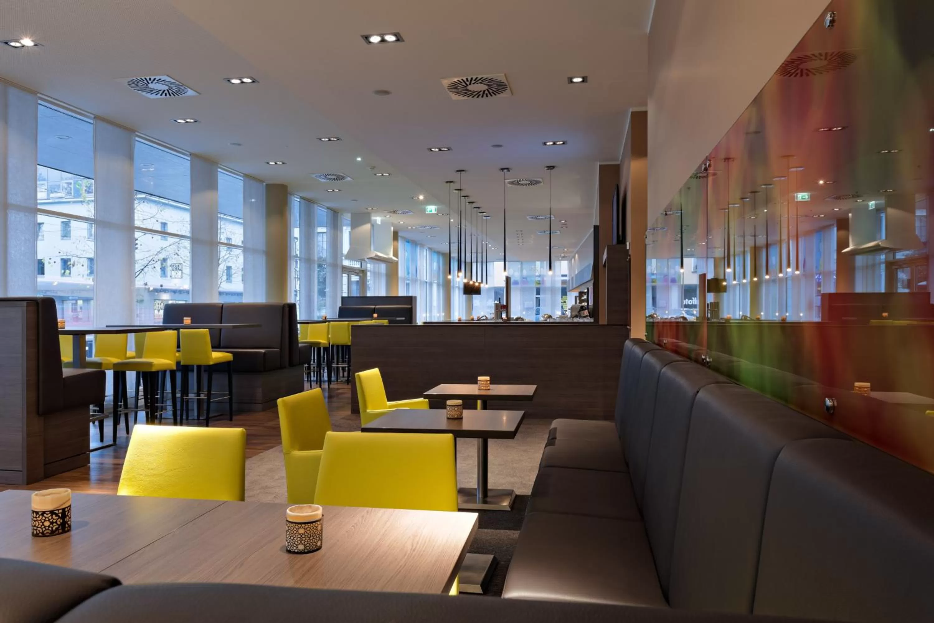 Lounge or bar in Park Inn by Radisson Linz