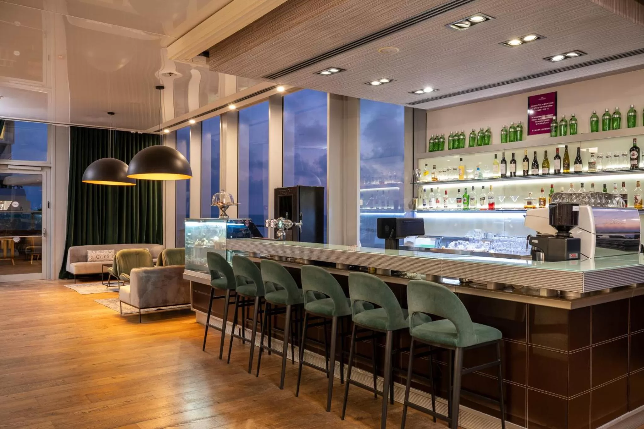 Restaurant/places to eat in Crowne Plaza Tel Aviv Beach by IHG