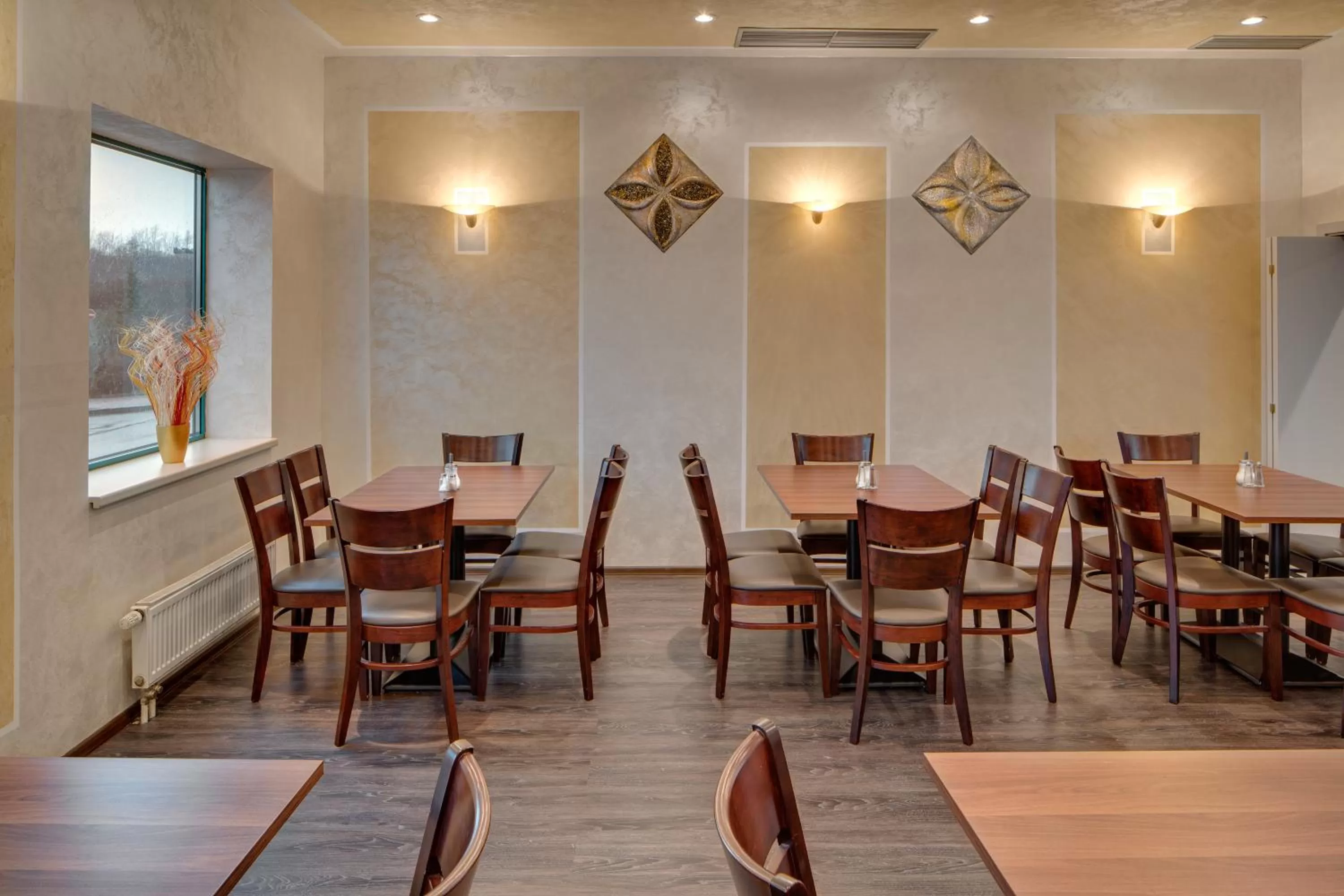 Restaurant/places to eat in Amedia Express Prague, Trademark Collection by Wyndham