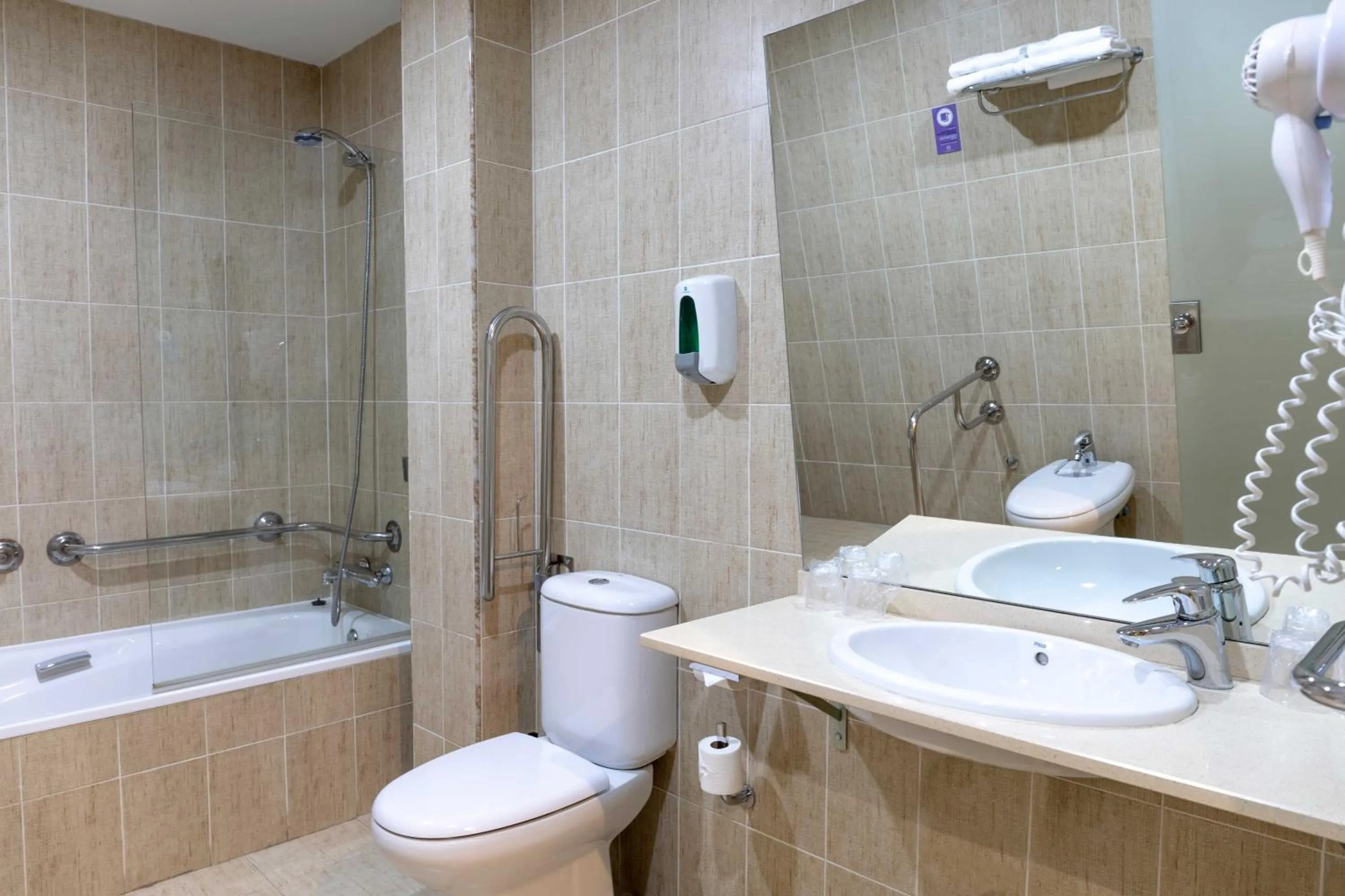 Bathroom in Hotel Alda Cardeña