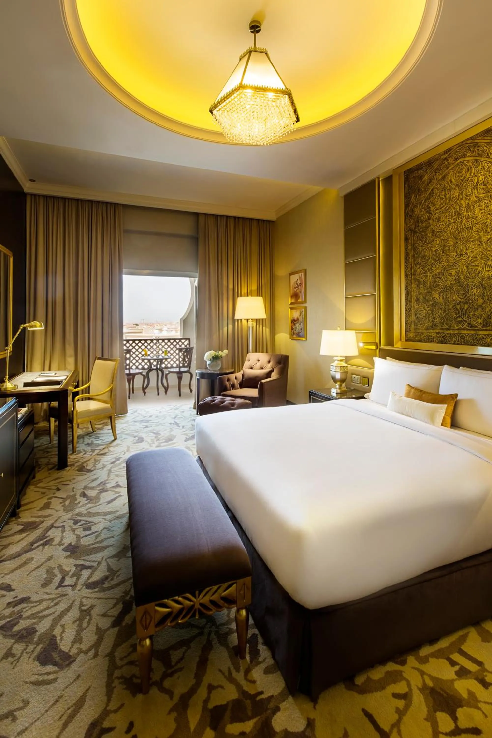 Bedroom, Bed in Ezdan Palace Hotel