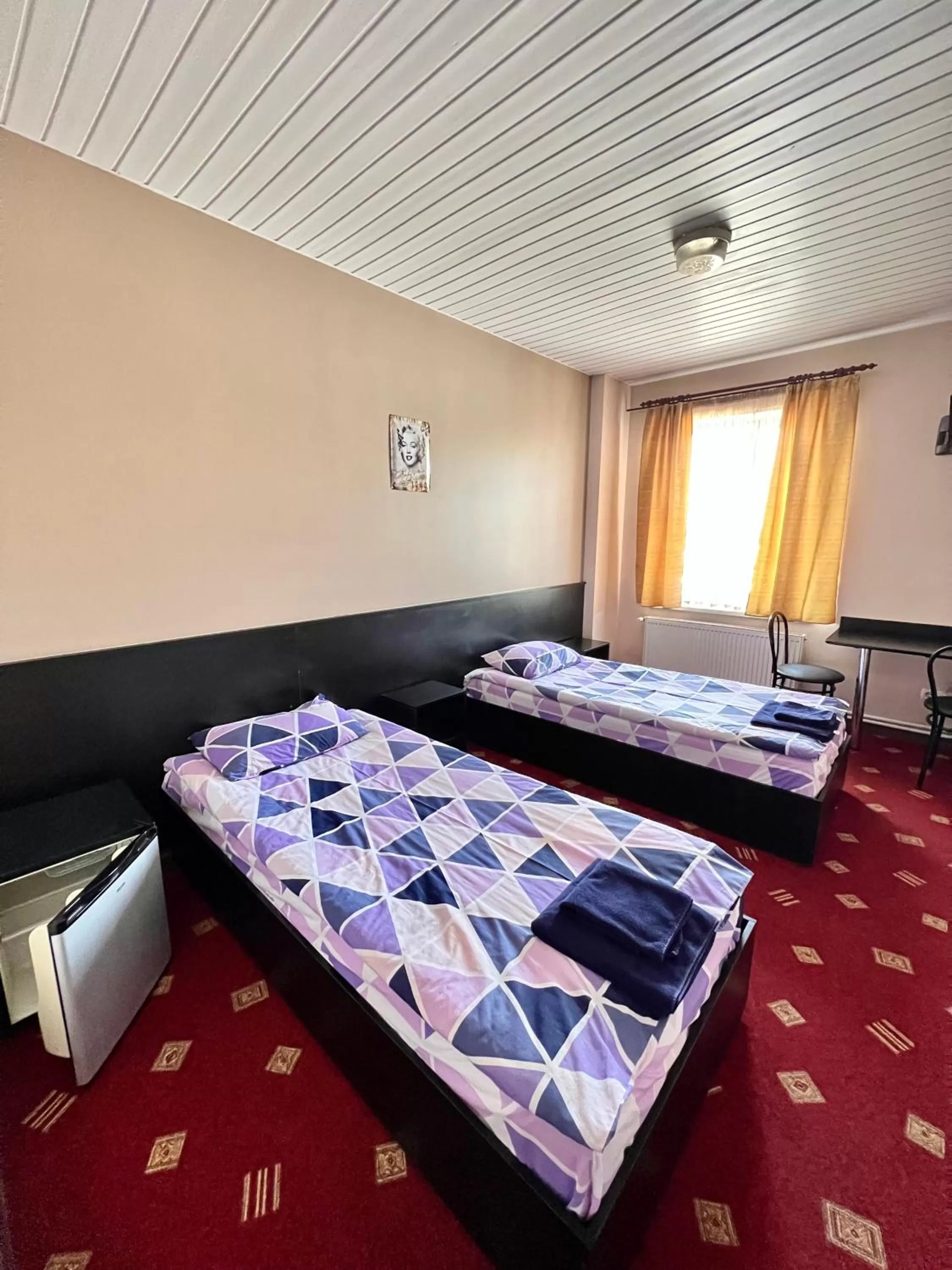Twin Room with Bathroom in 612КМ