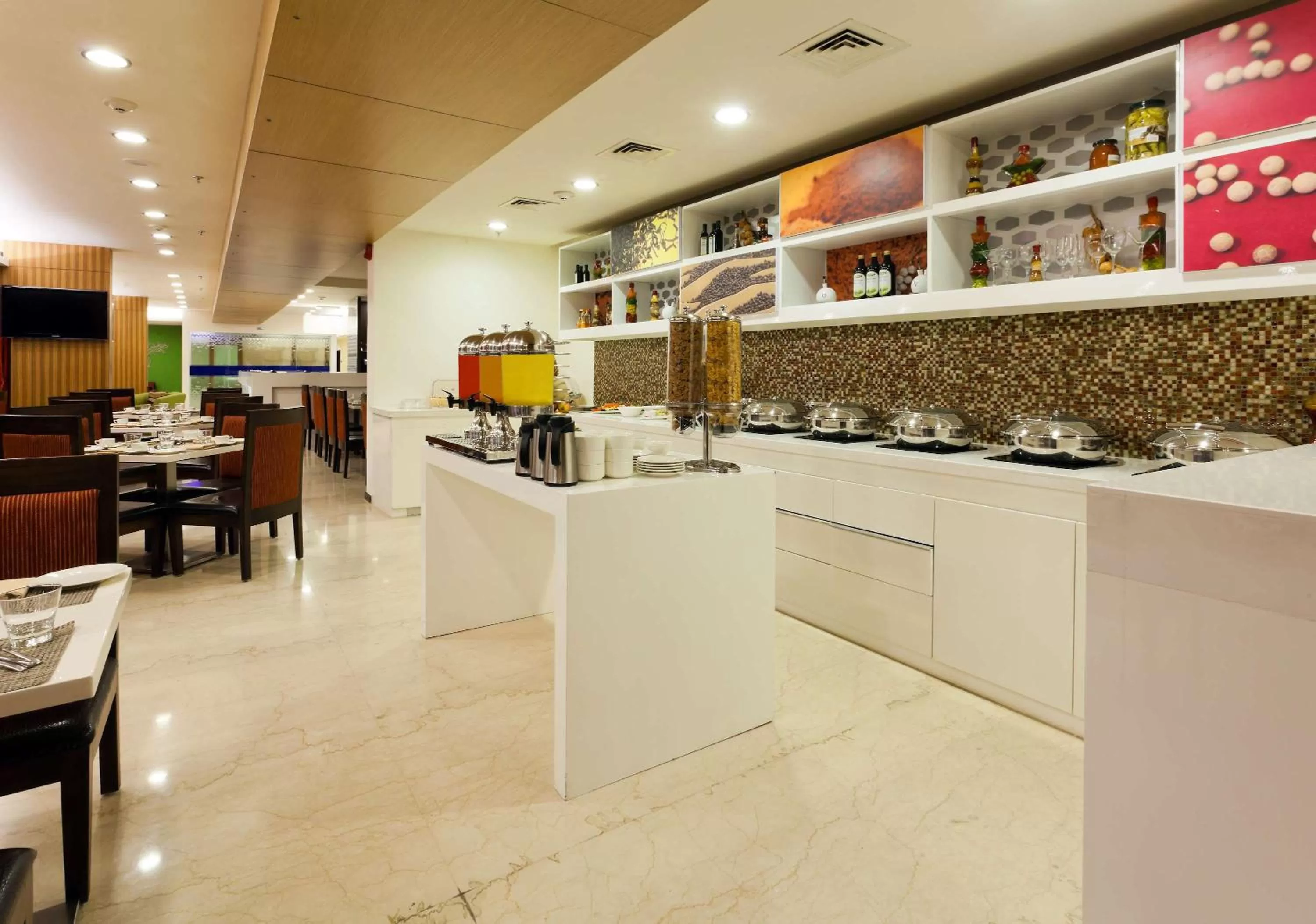 Dining area in Hampton by Hilton Vadodara-Alkapuri