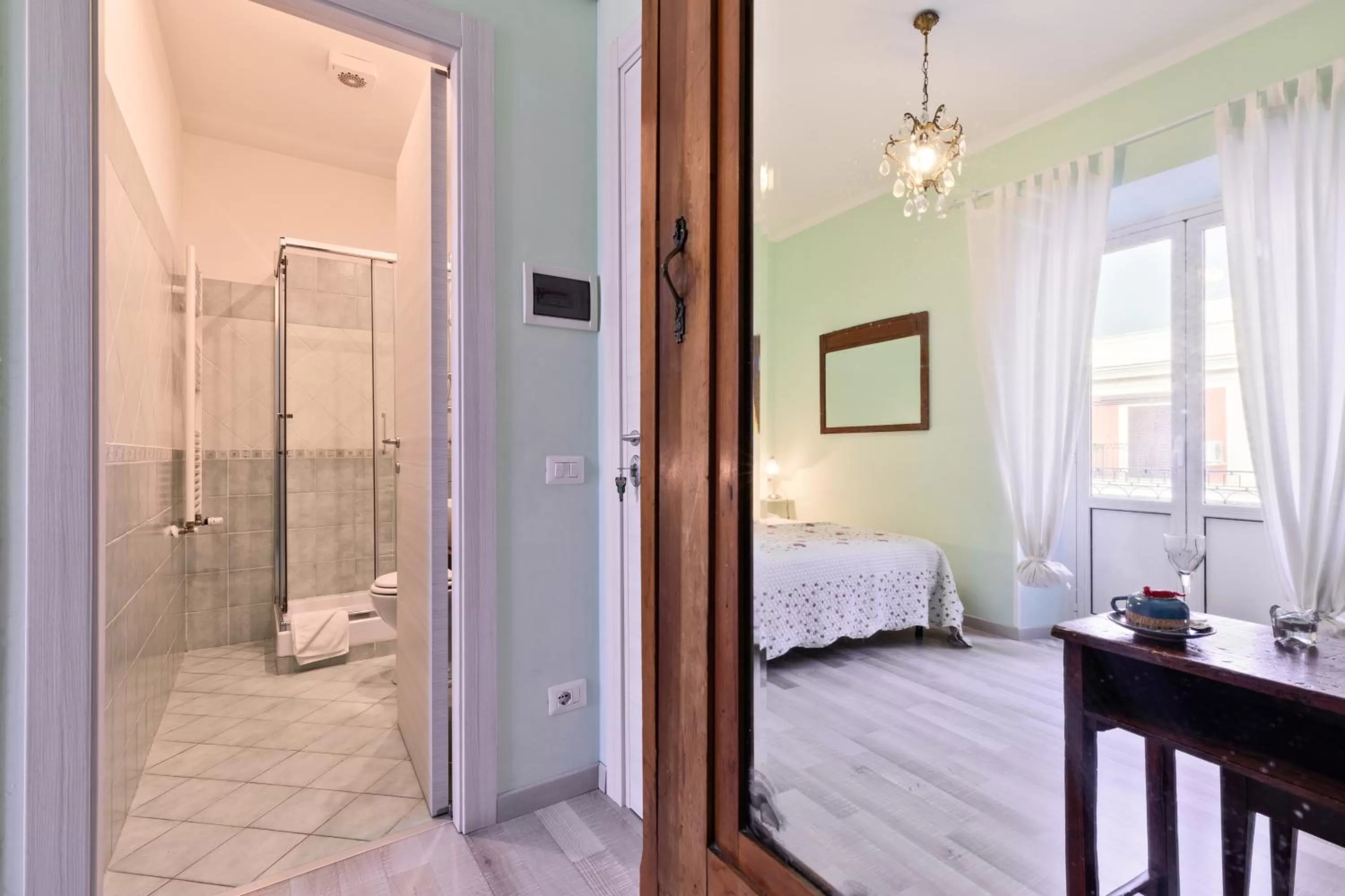 Bathroom, Bed in A Roman Tale B&B