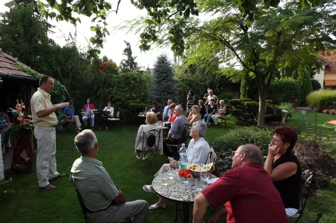 Garden in Green Park Villa