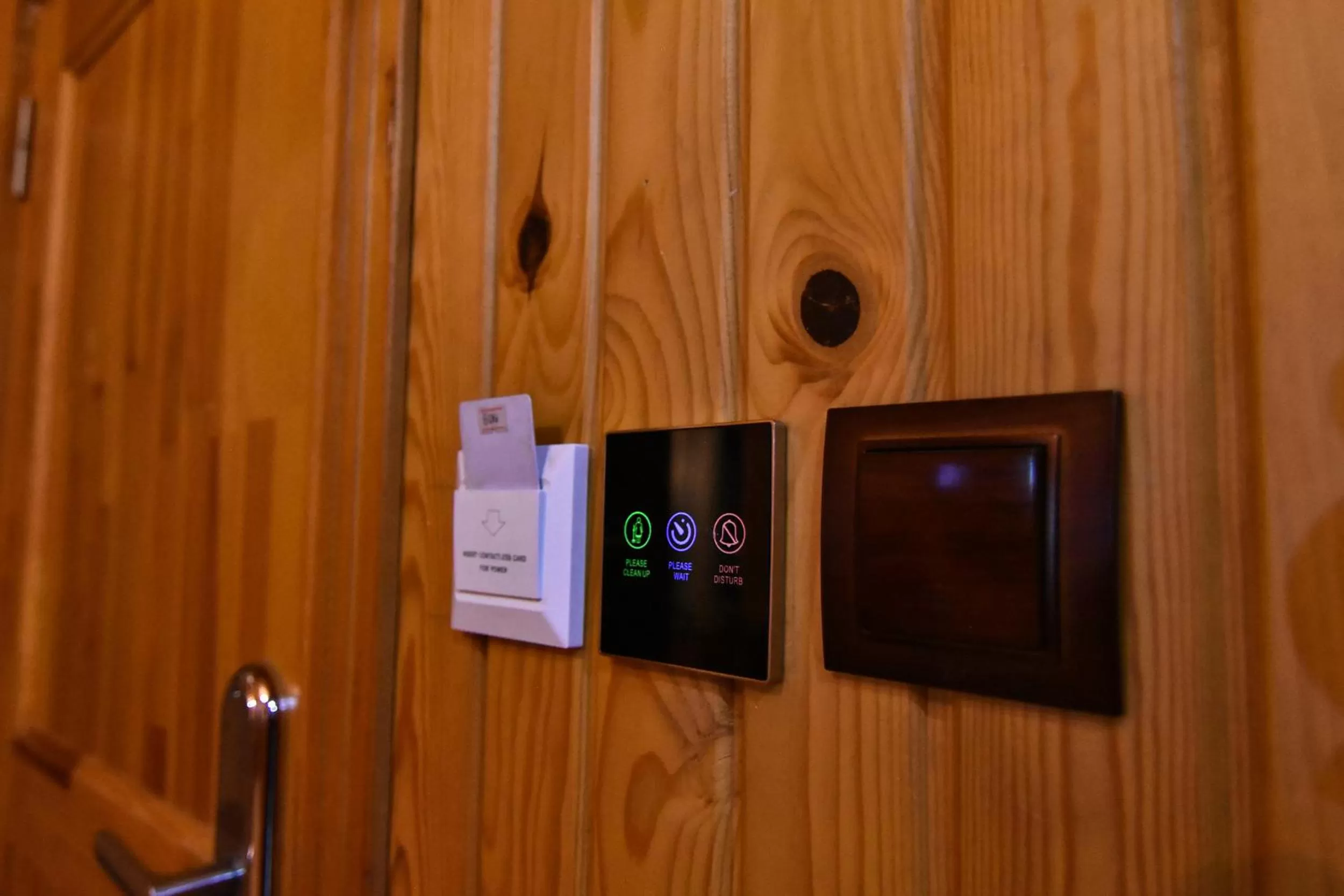 Logo/Certificate/Sign, TV/Entertainment Center in Sandal Otel