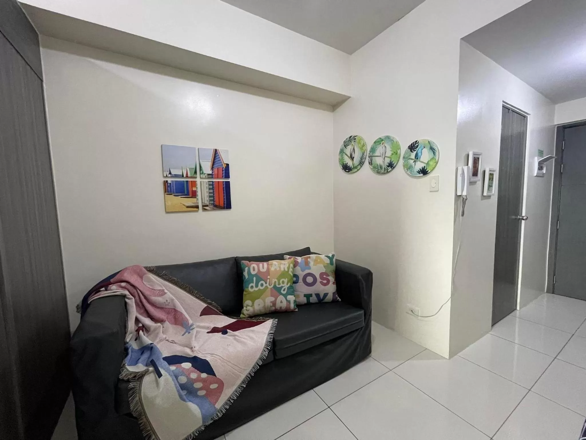 Living room, Seating Area in Green Residences Staycation by PBYY