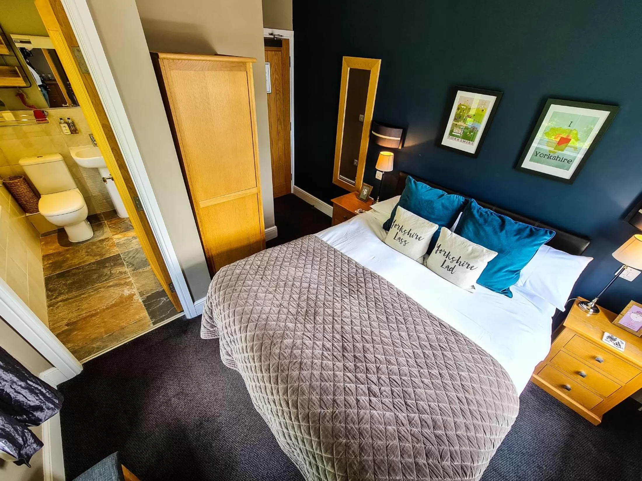 Toilet, Bed in Grantham Arms