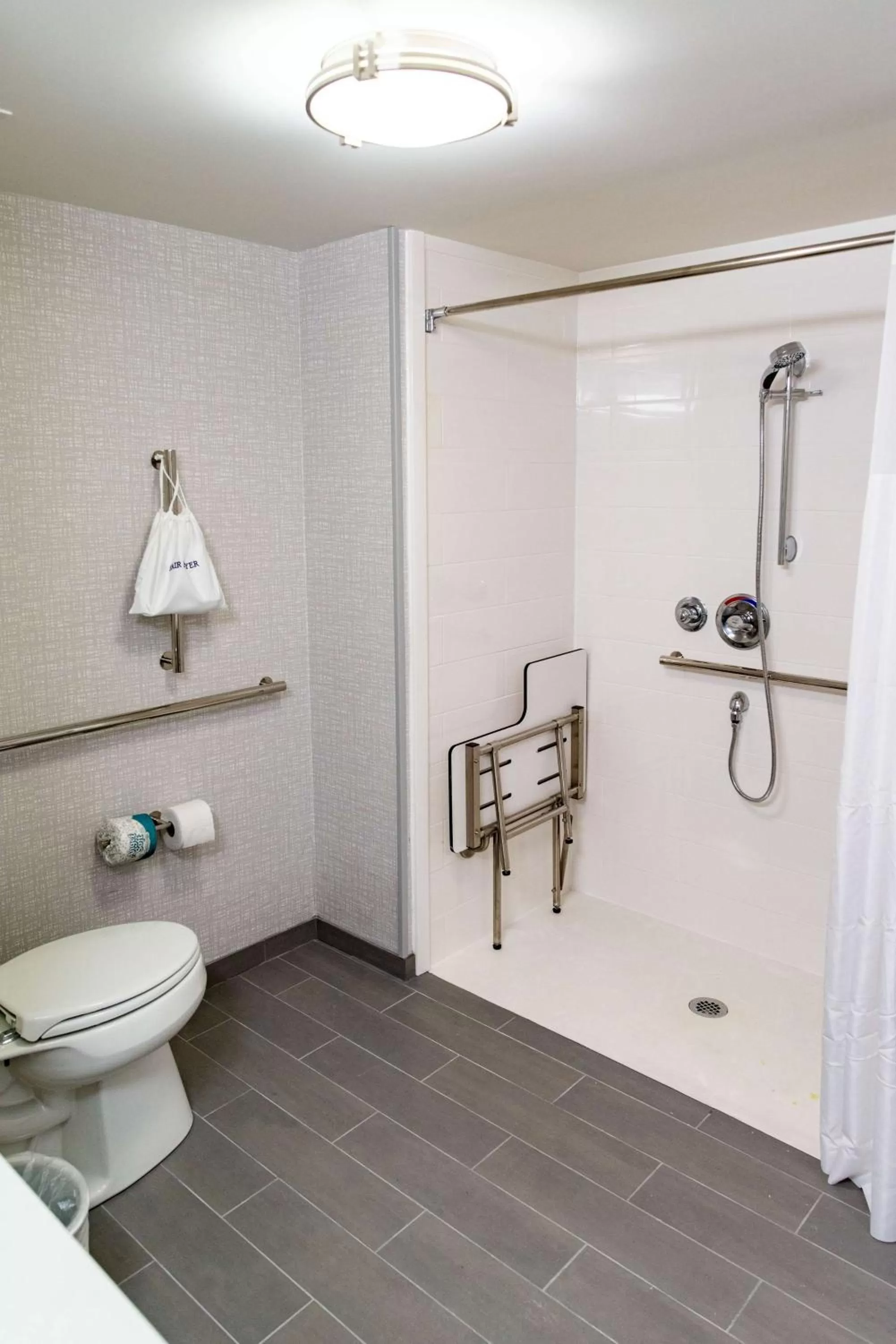 Bathroom in Hampton Inn Paris IL, IL