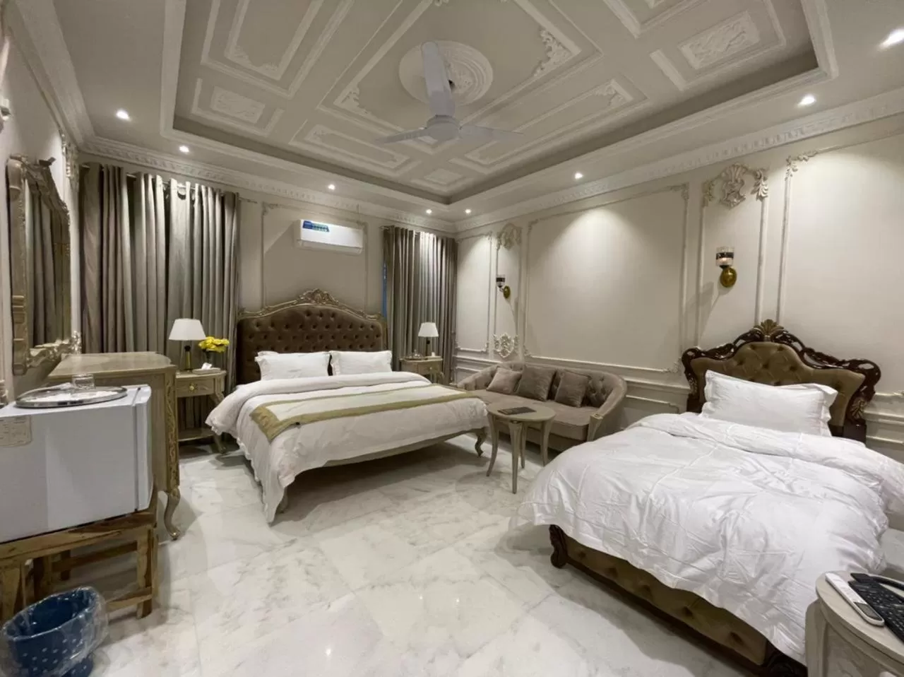 Bed in Arish Luxury Suites