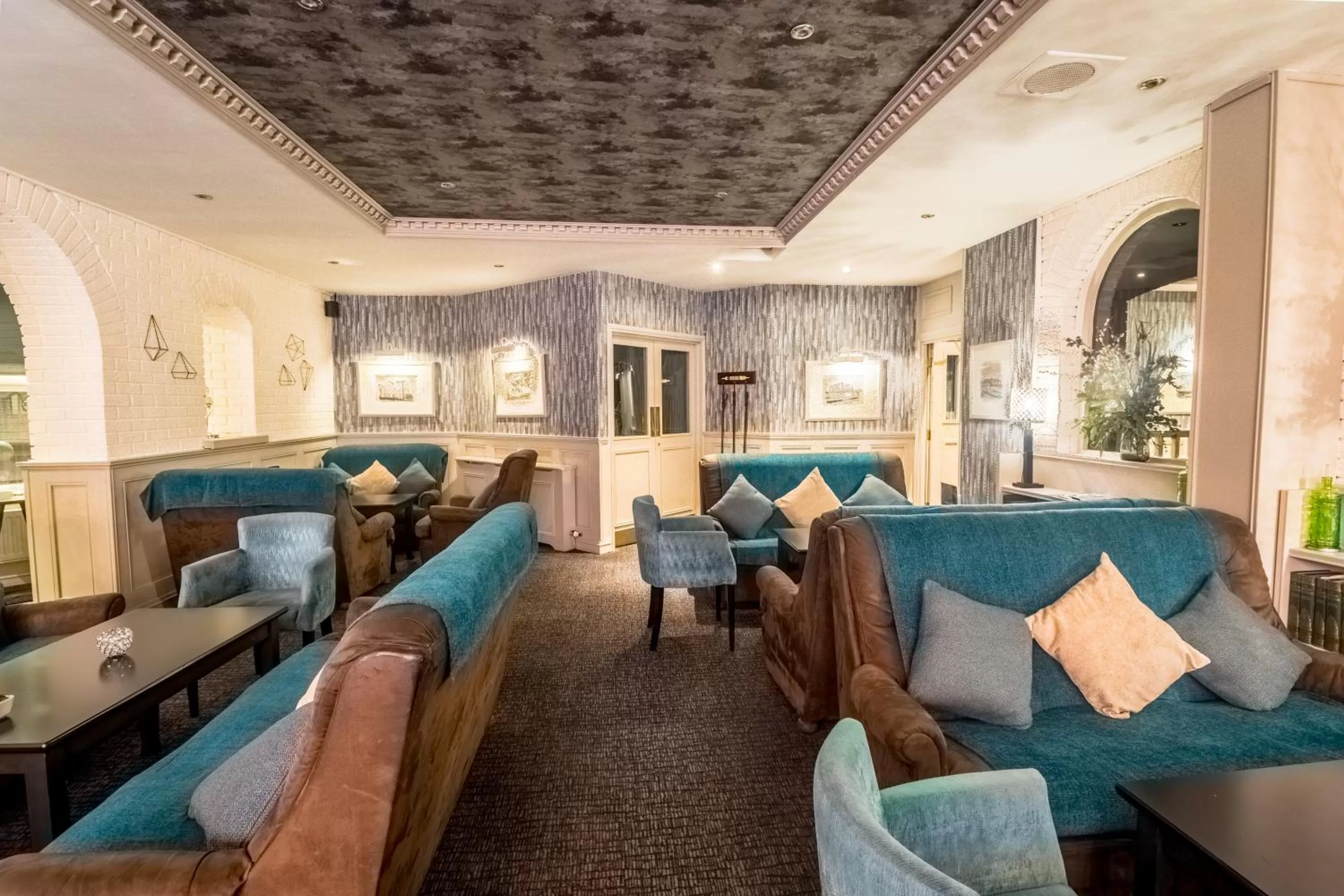 Lounge or bar in Washington Central Hotel and Sleepwell Inn